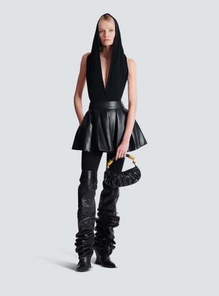 Short pleated faux leather skirt