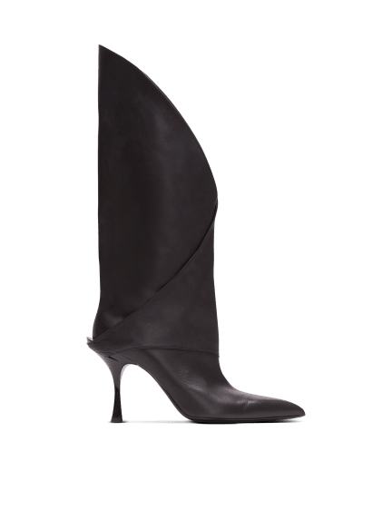 Twist heeled leather boots