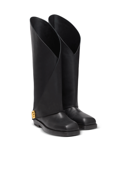 Twist flat leather boots