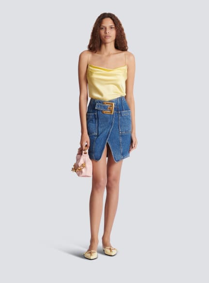 Short denim skirt with belt
