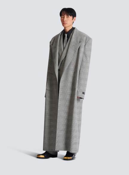 Oversized coat in Prince of Wales wool