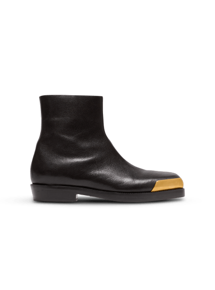 Square-toe boots in textured leather