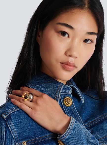 Spherical ring with piercing