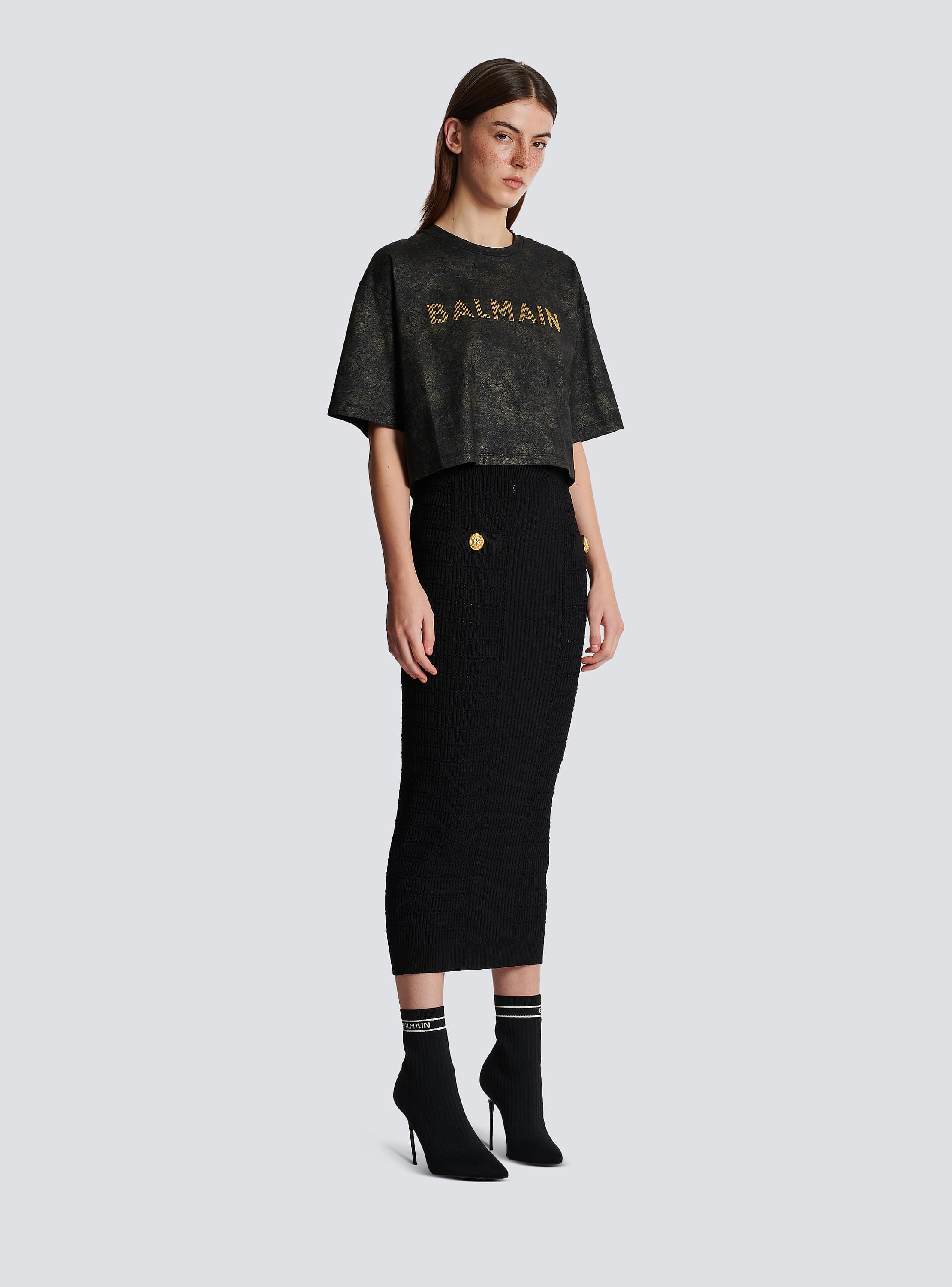 Balmain CF1R8019KF51EAB 関税送料込 Cropped eco-responsible cotton T-shirt with textured Balmain