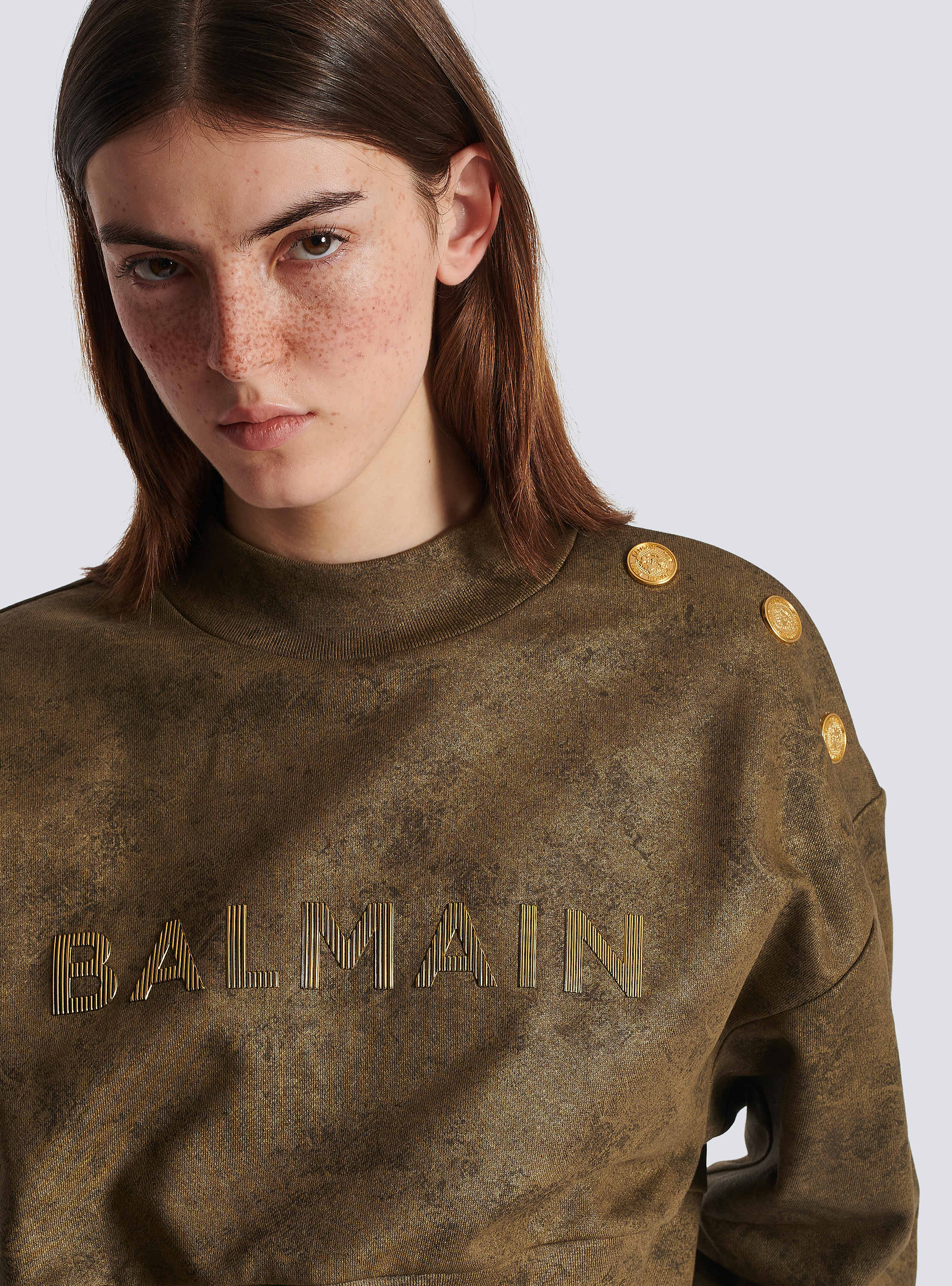 Eco-responsible cotton cropped sweatshirt with metallic Balmain logo