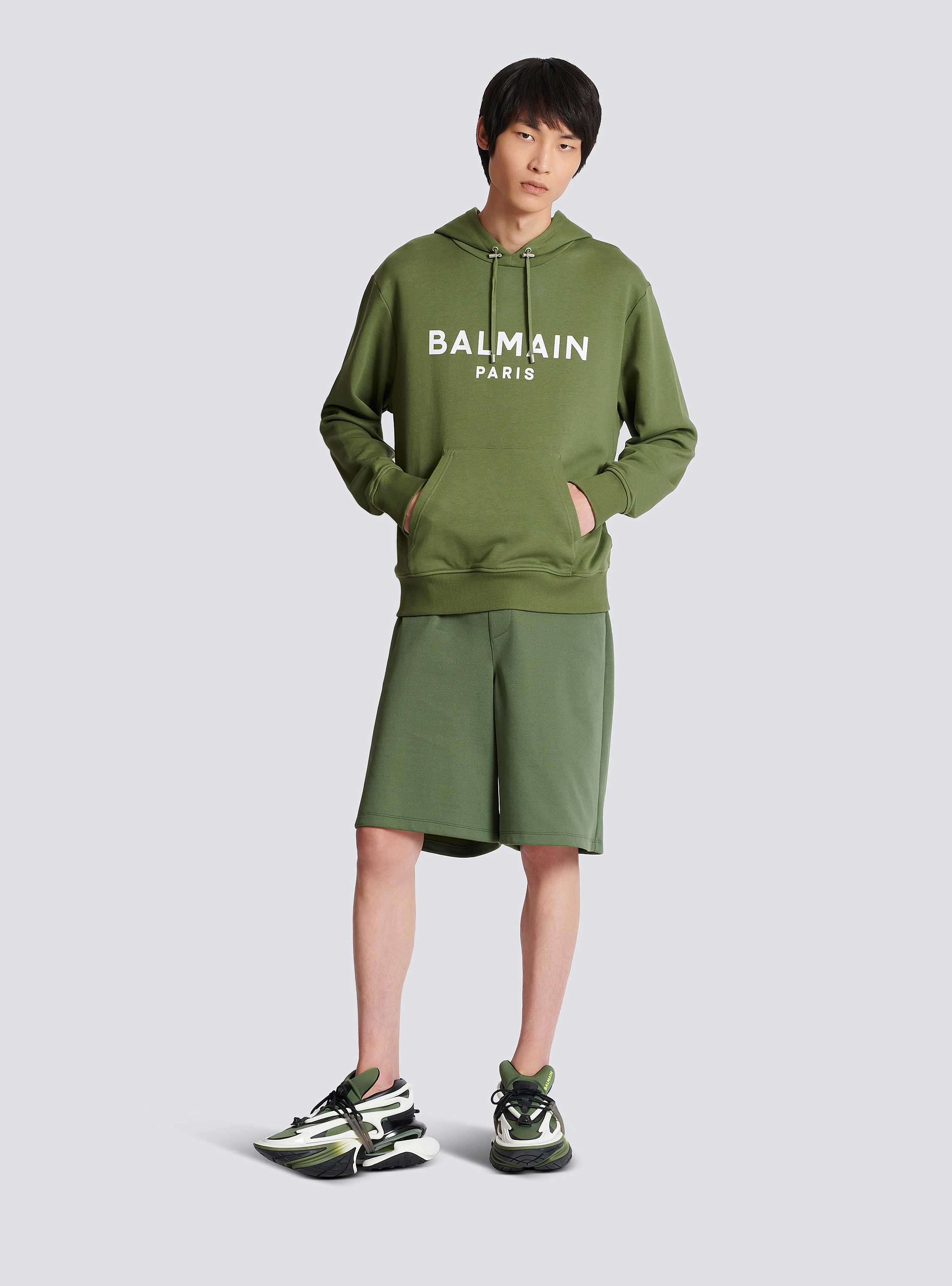 【関税込み】Balmain カーキ フロック スウェットシャツ Balmainのカーキ フロックロゴ スウェットシャツがセール中