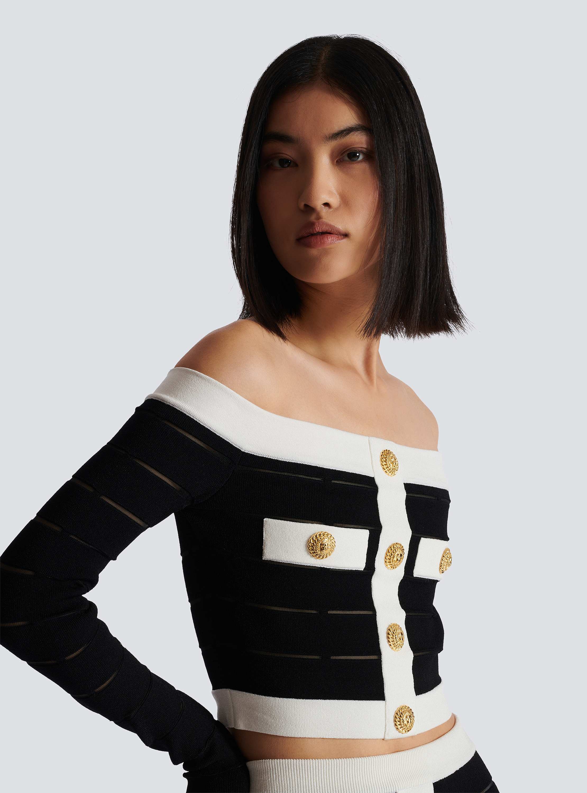 新品 BALMAIN ブラック ストライプ ニット XS 肩ボタン付 Knit jumper with button details black black - Women | BALMAIN