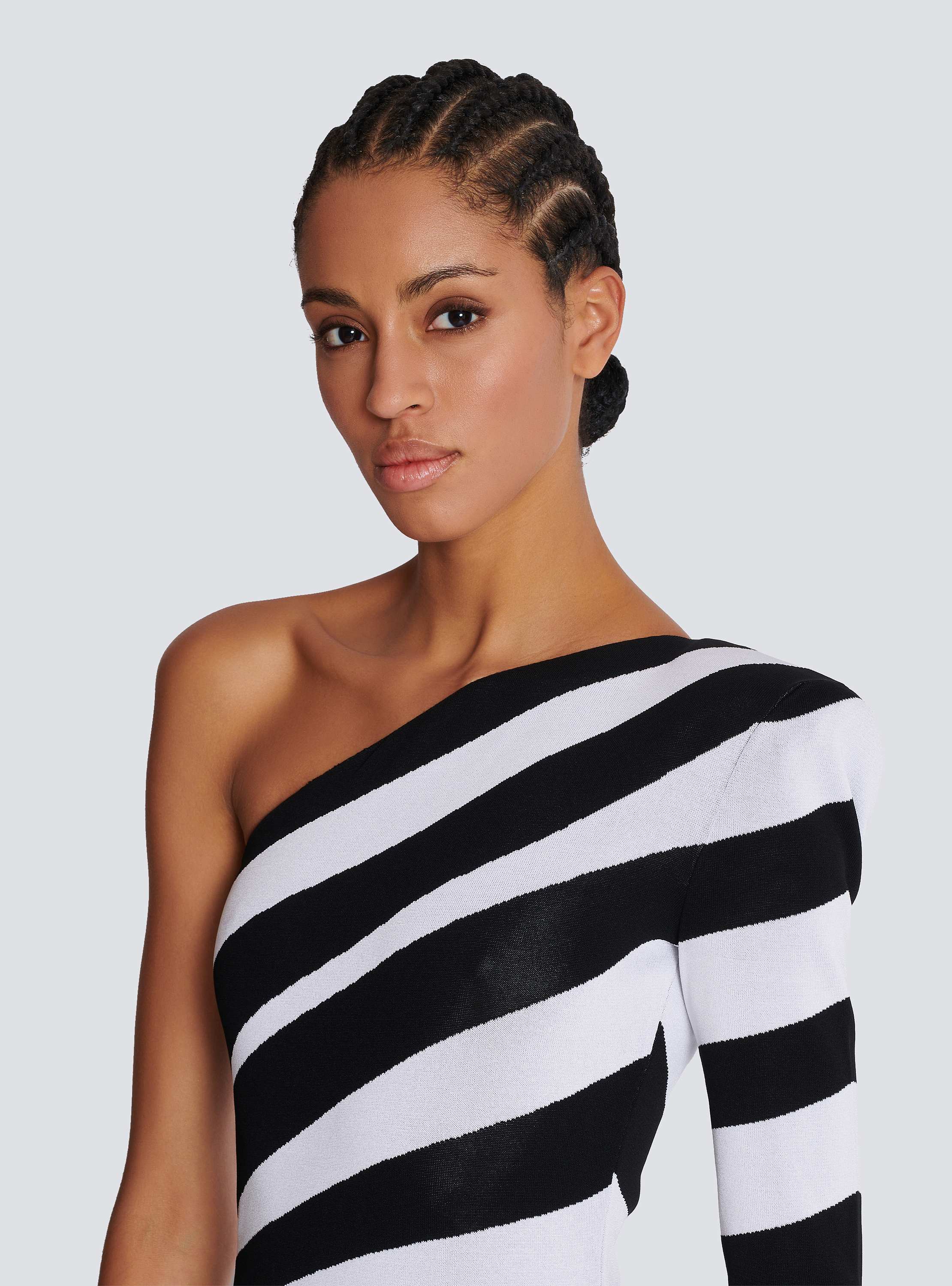【関税込み】Balmain ホワイト Zebra Stripes フーディ Balmainのホワイト Zebra Stripes フーディがセール中