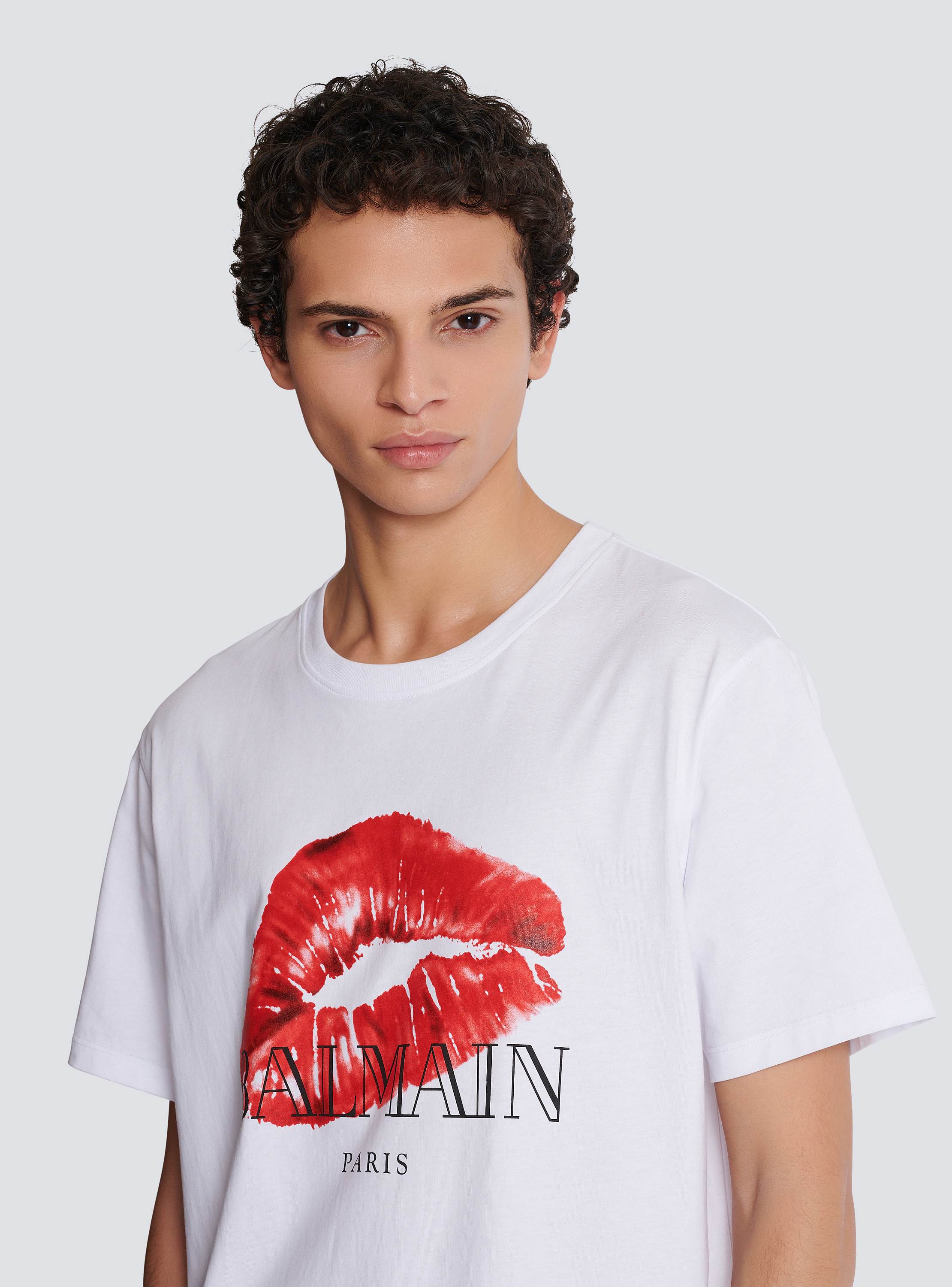 BALMAIN フリントTシャツ EH0EG010GE80100OC GTTGTTBLANC Relaxed T-shirt with Kiss print - Men | BALMAIN