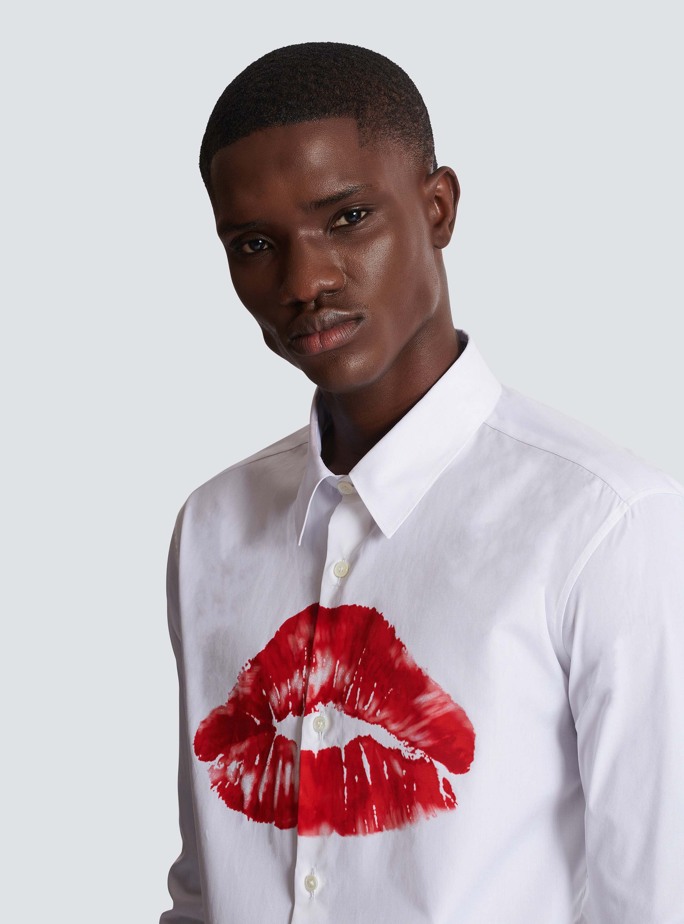 【関税込み】Balmain ホワイト Kiss Print Tシャツ Short-sleeved T-shirt with Kiss print black black - Women