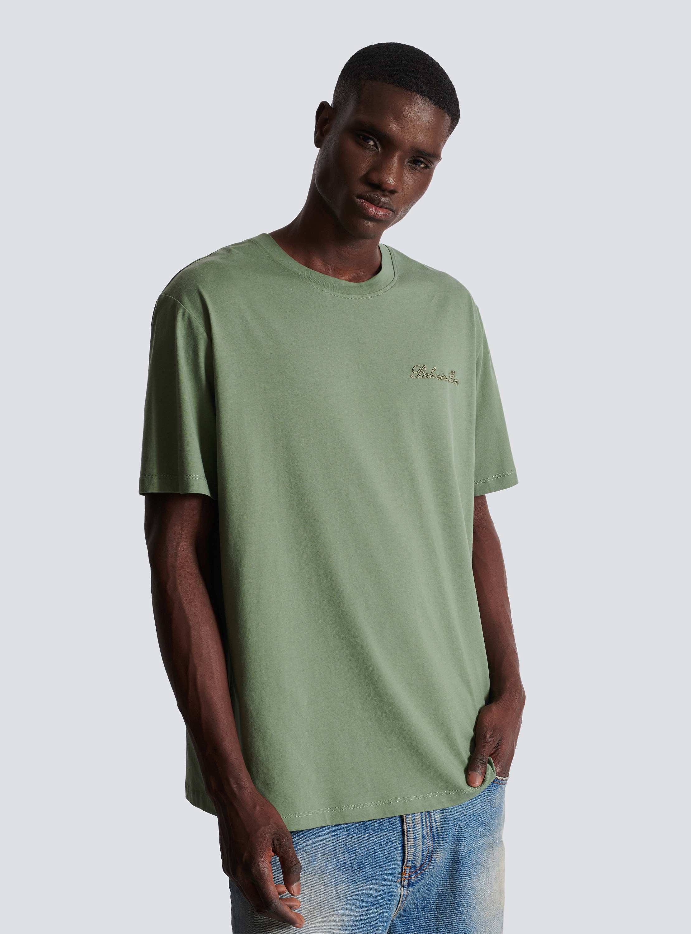 Tシャツ・カットソー BALMAIN Men T-shirt Green DH1EG010BC68 ULA Loose T-shirt with Balmain Signature embroidery - Men | BALMAIN