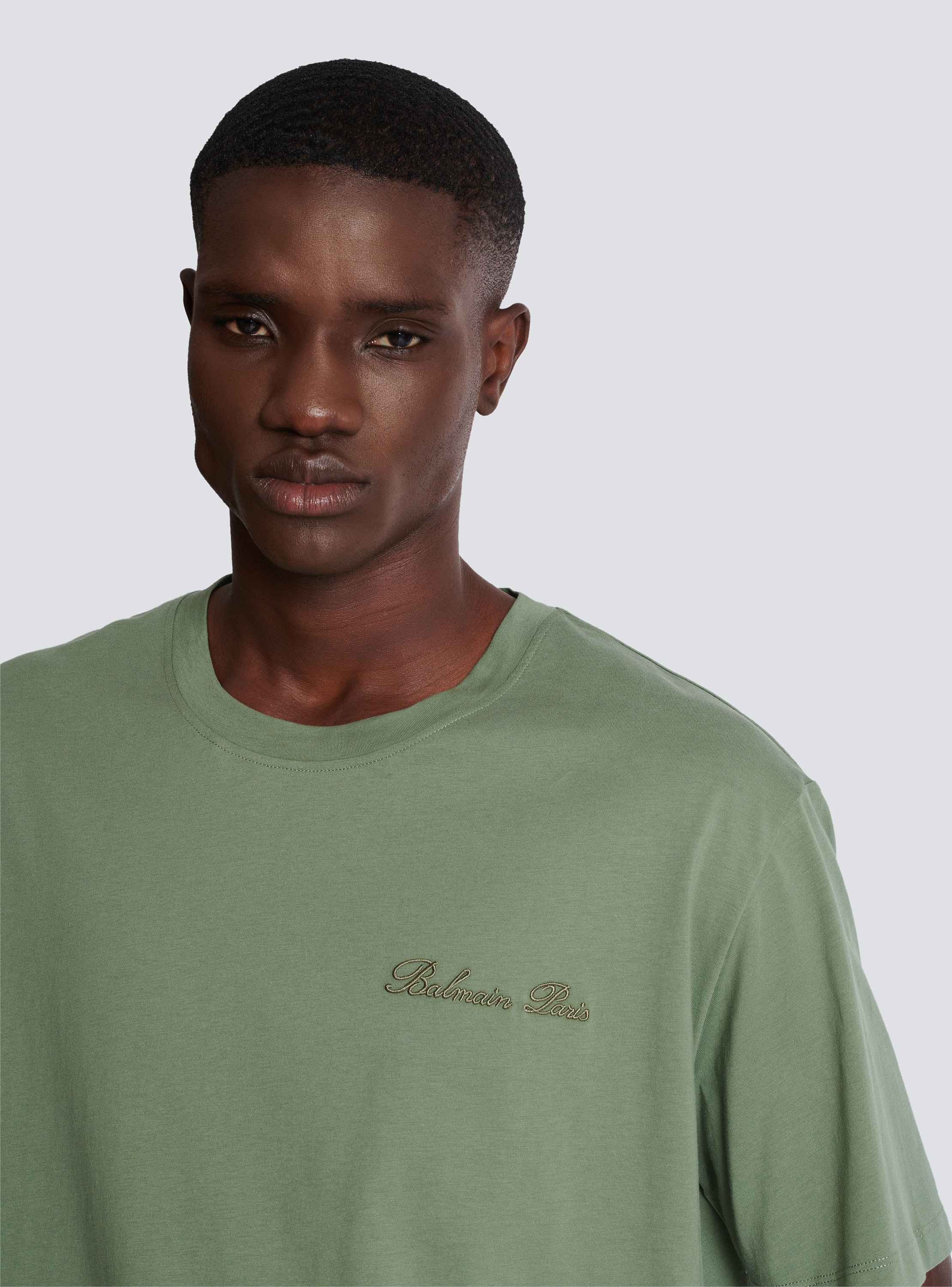 Tシャツ・カットソー BALMAIN Men T-shirt Green EH1EG010BB73 UMA T-shirt with Balmain Paris print - Men | BALMAIN