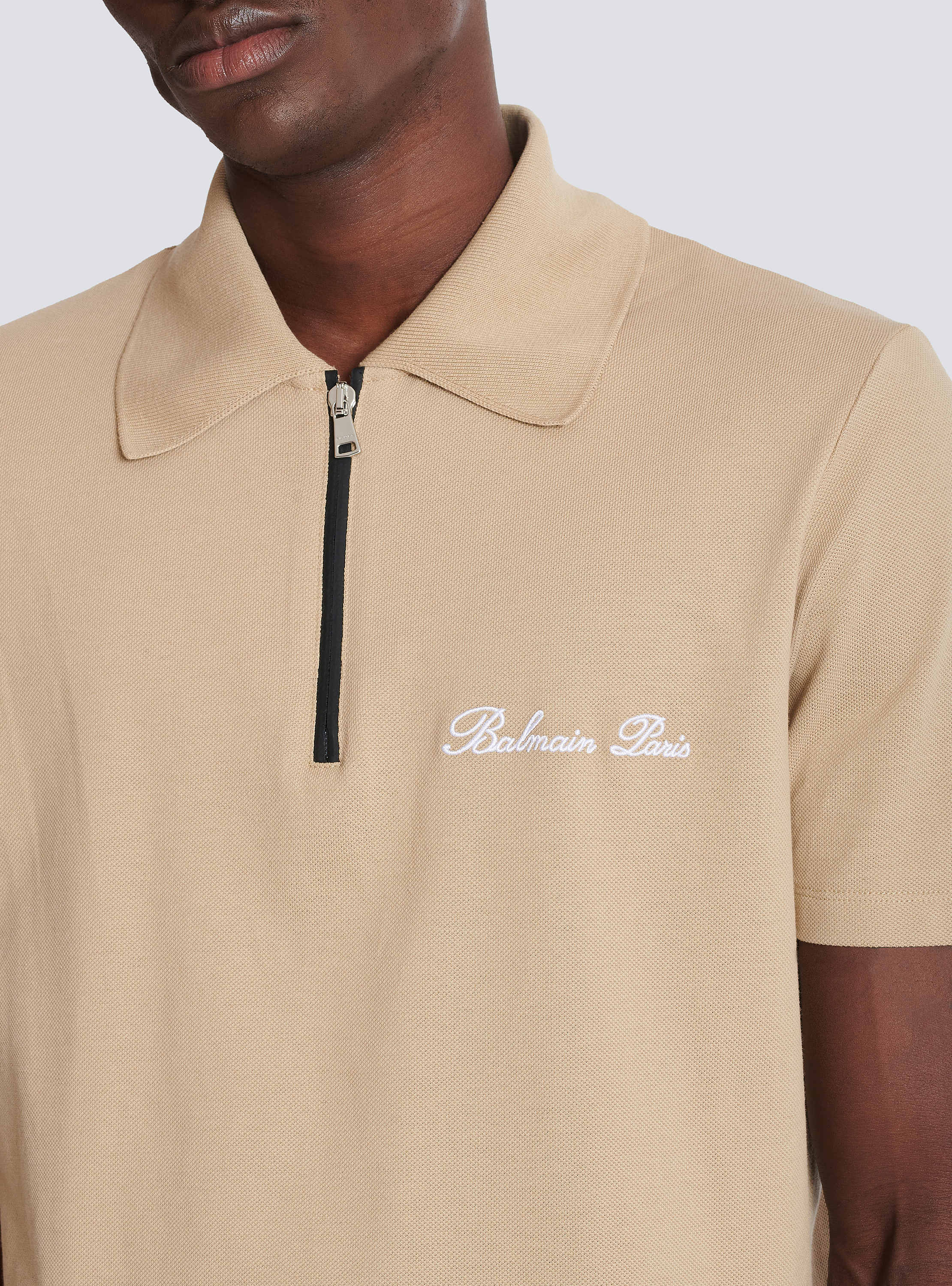 Short-sleeved polo shirt with embroidery