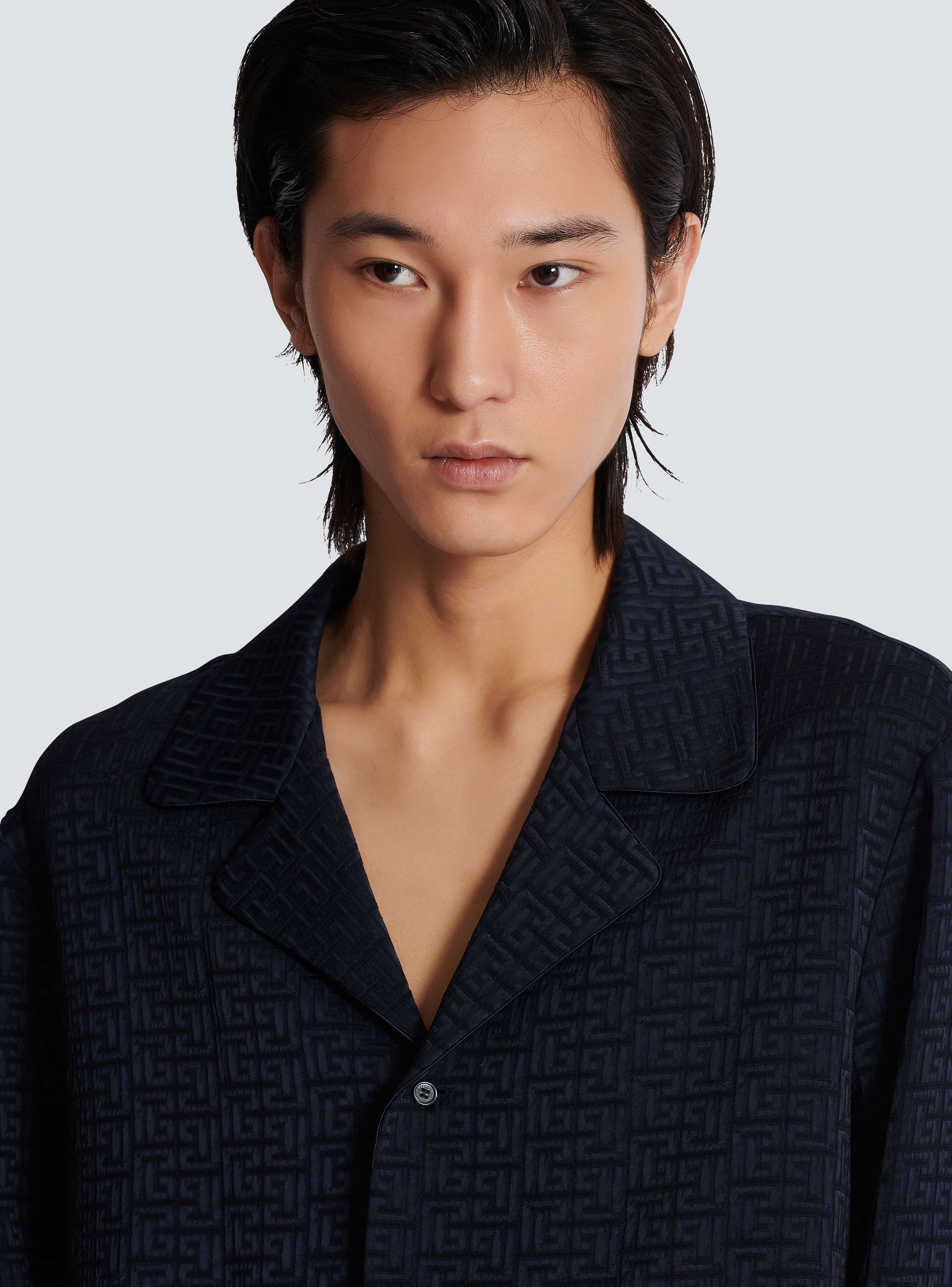 【BALMAIN】関税込☆PB Labyrinth Tシャツ ブラック Balmainのブラック＆ホワイト PB Labyrinth Tシャツがセール中