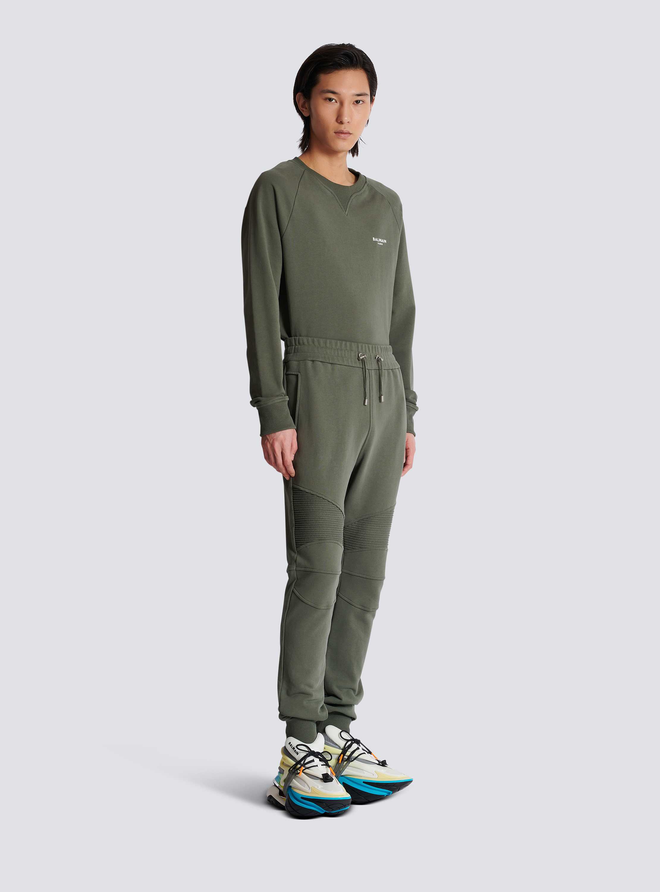 2024最新のスタイル Flocked Balmain Paris joggers khaki - Men | BALMAIN パンツ