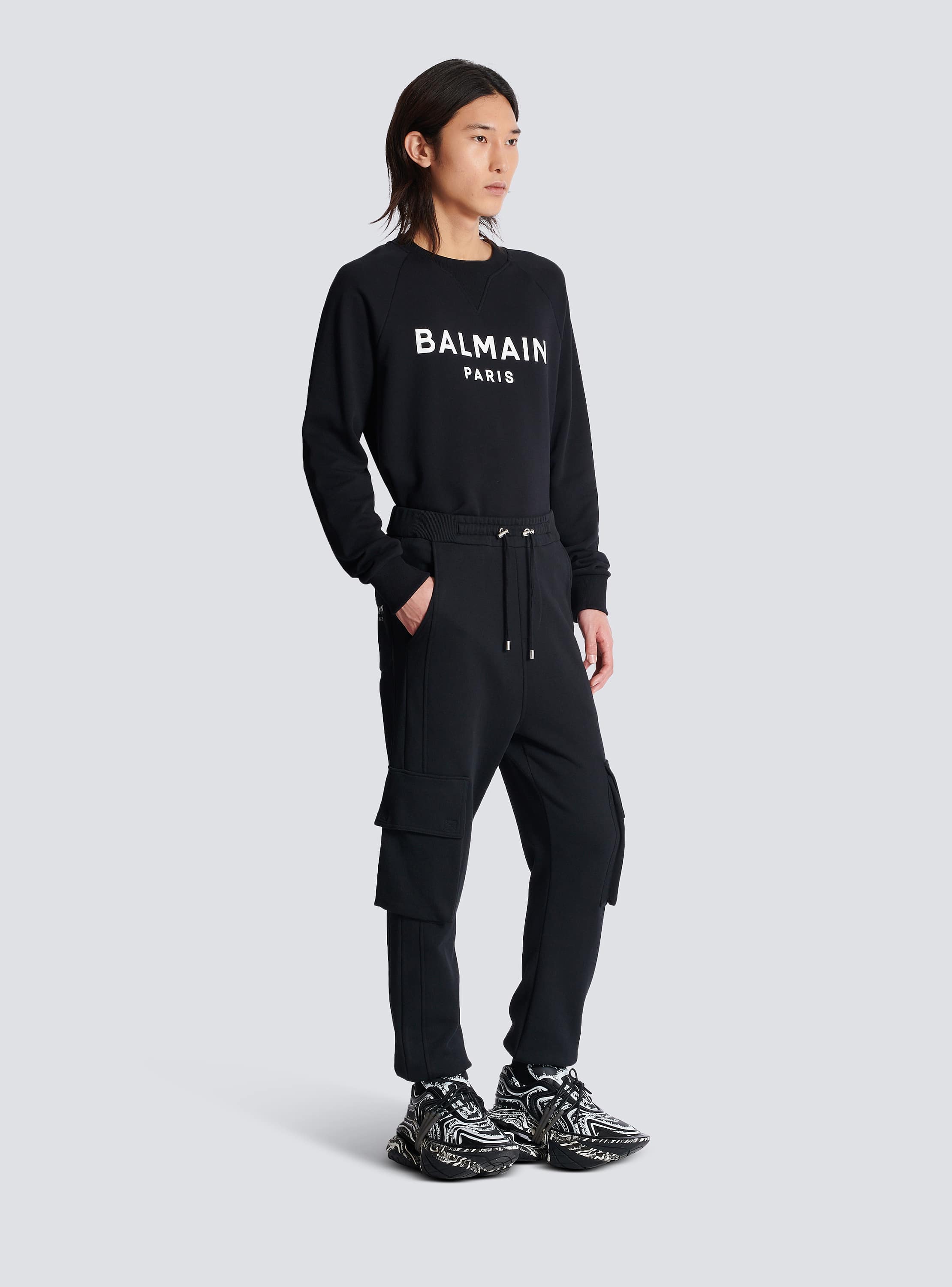 パンツ Balmain Jogging Pants Cargo joggers with Balmain Paris print - Men | BALMAIN