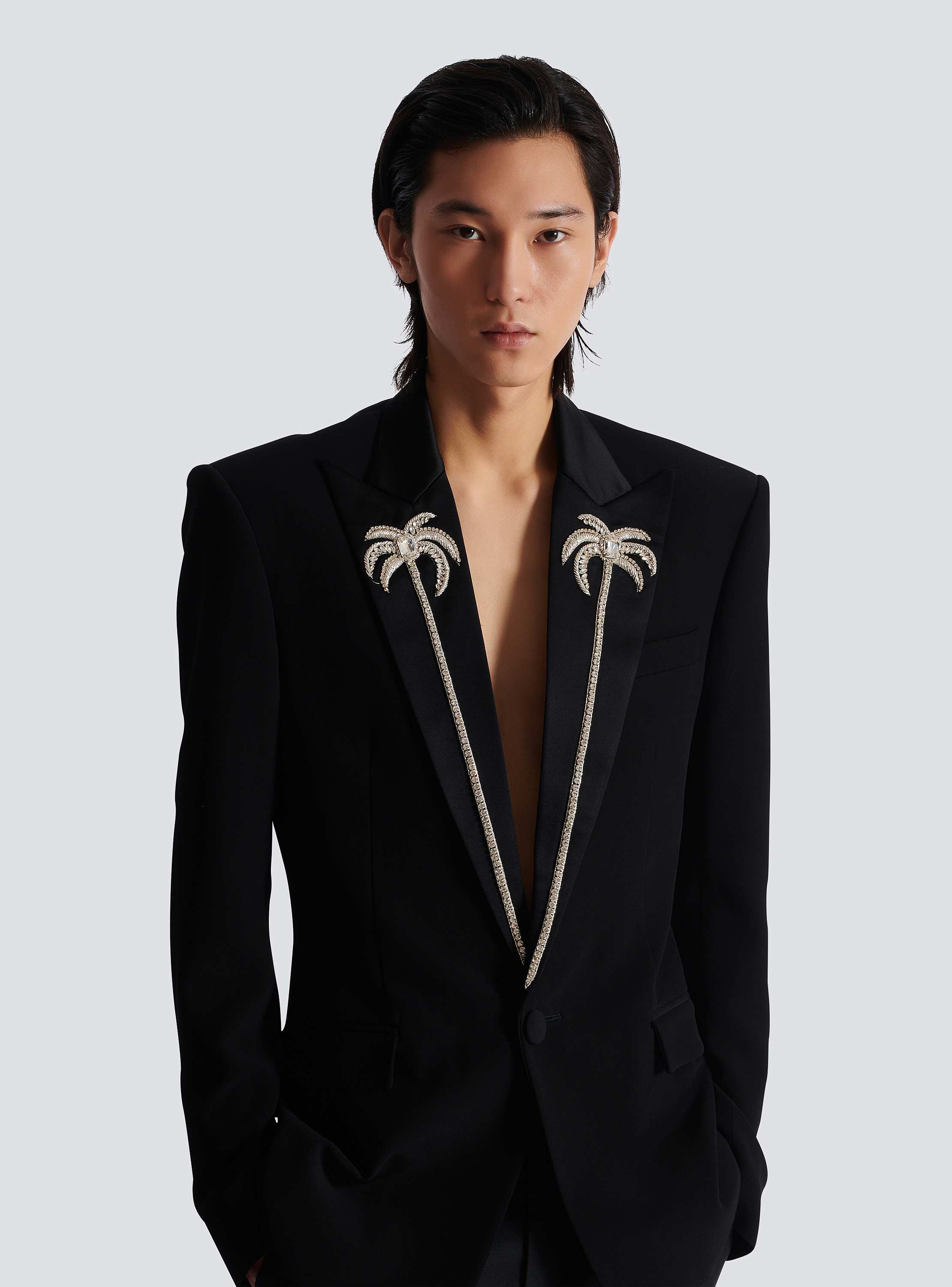 1-button jacket with embroidered palm tree collar