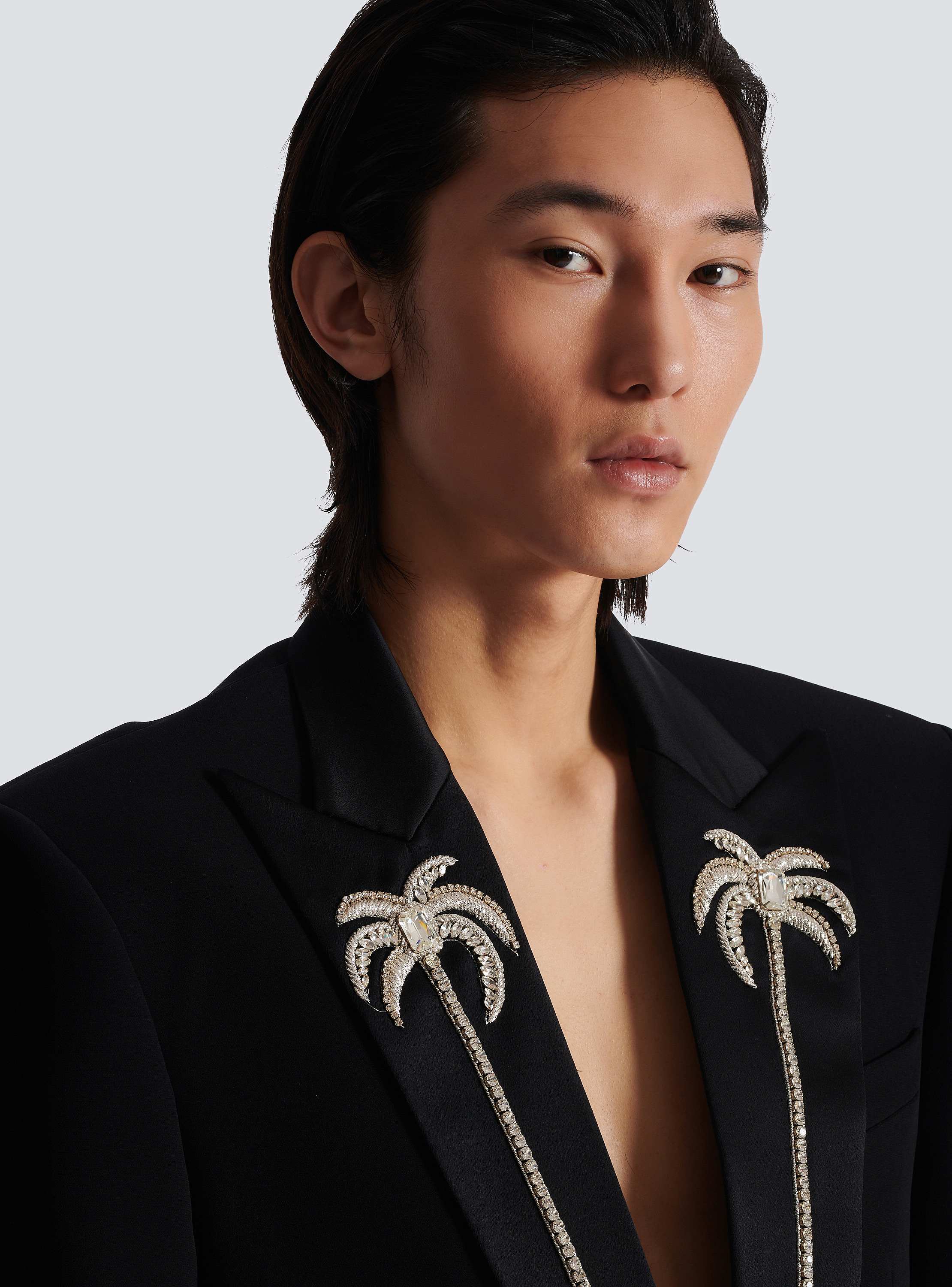 1-button jacket with embroidered palm tree collar