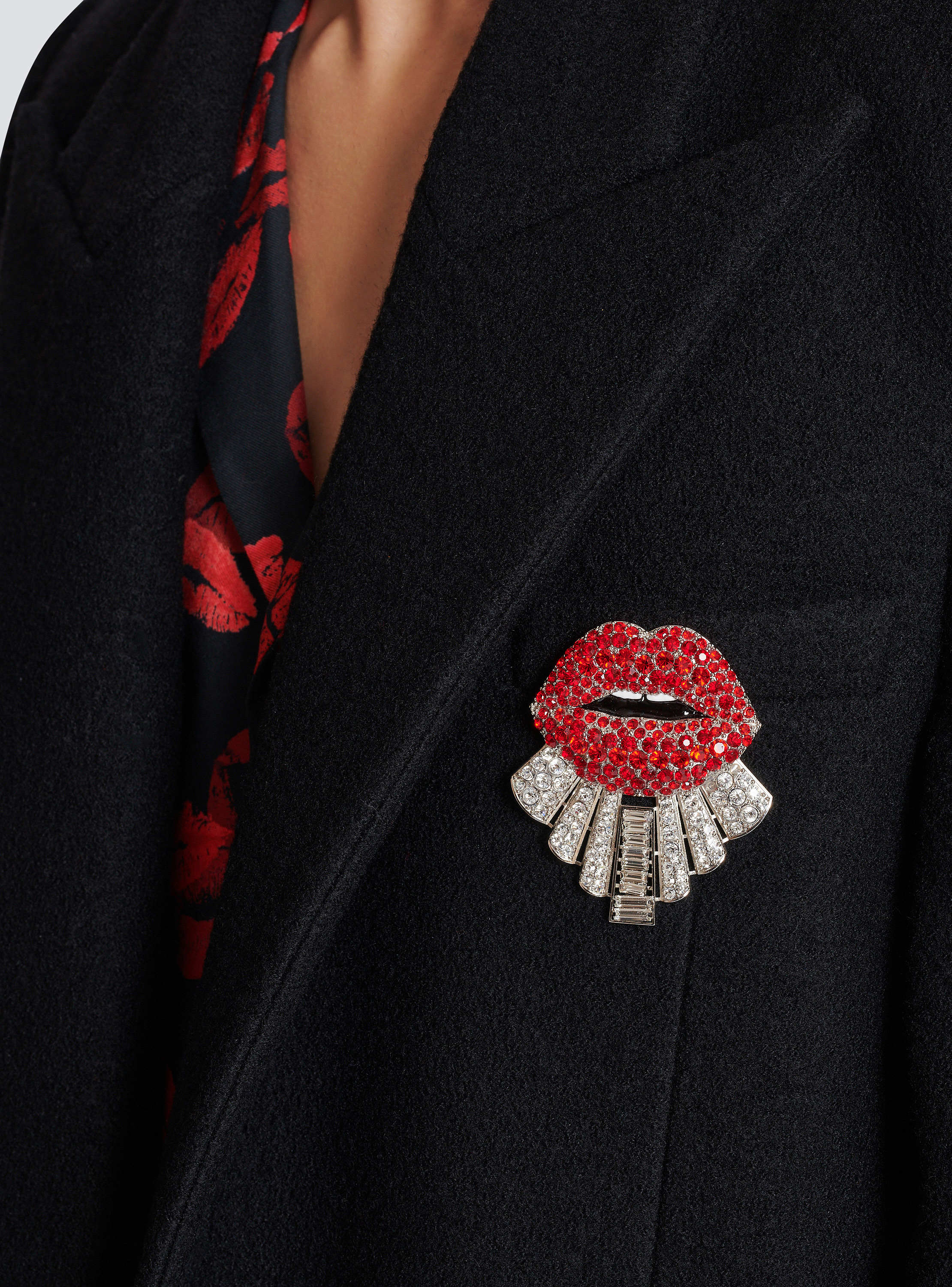 今年も話題の Brass and crystal Kiss brooch red - Men | BALMAIN アクセサリー