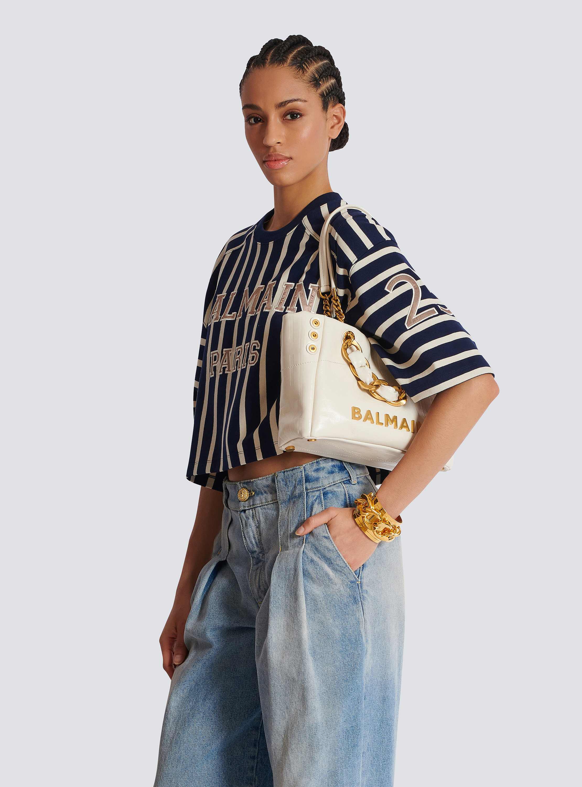 BALMAIN 1945 ソフトムンロコフラクテニムショルタハック 1945 Soft Hobo bag in embossed crinkled calfskin with a PB