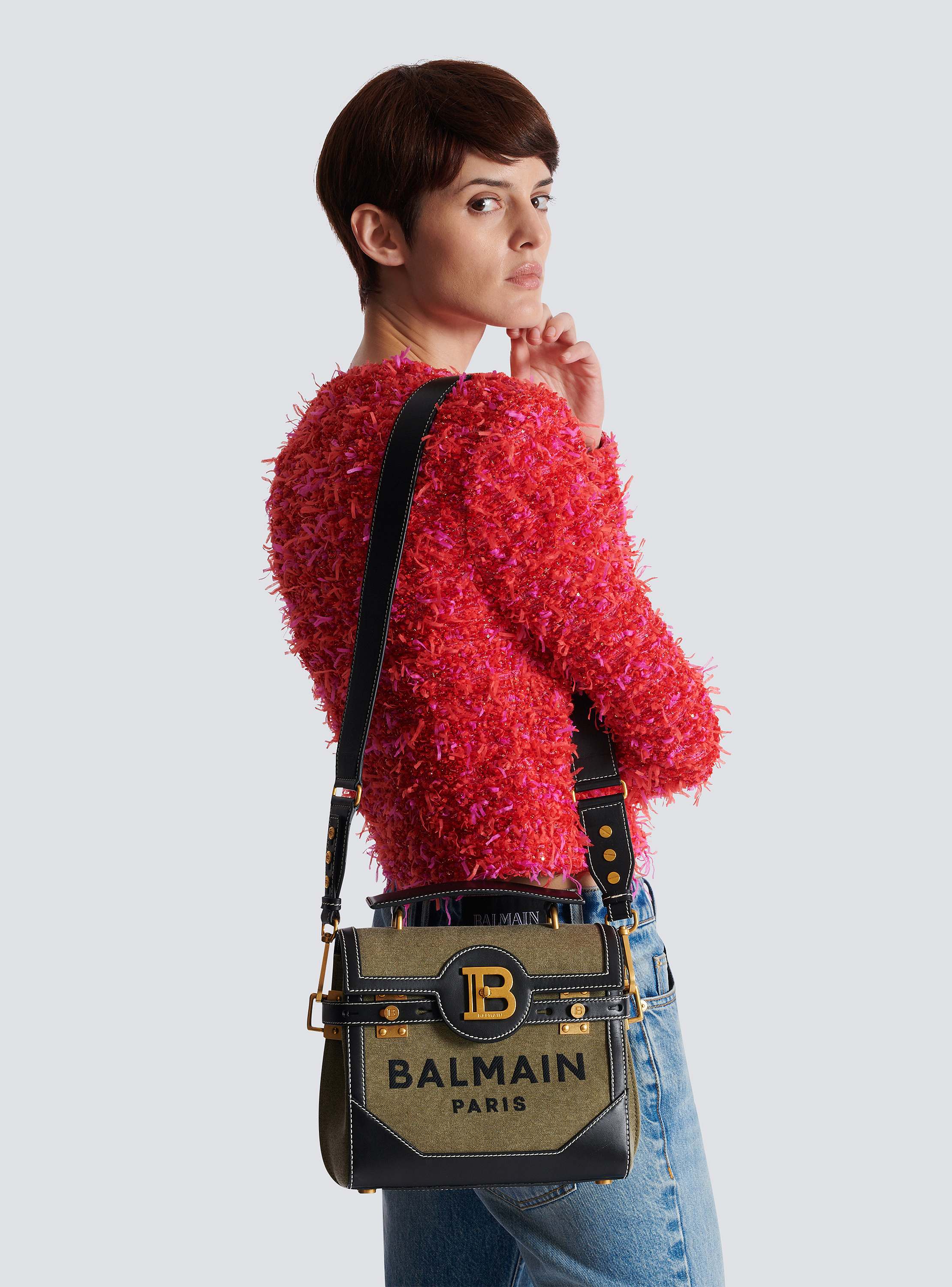【送料&関税込】Balmain B-buzz 23 Crossbody Bag B-Buzz 23 grained leather bag - Women | BALMAIN