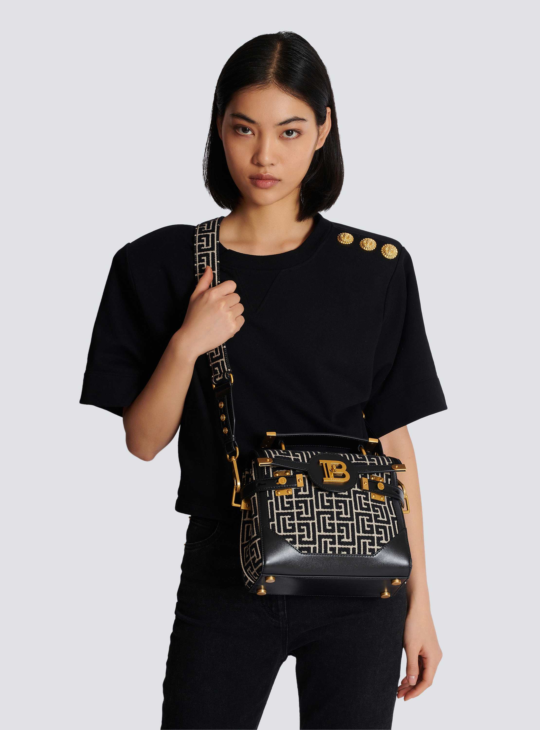【関税込み】Balmain ブラック＆オフホワイト B-Buzz 23 バッグ Smooth leather B-Buzz 23 bag - Women | BALMAIN