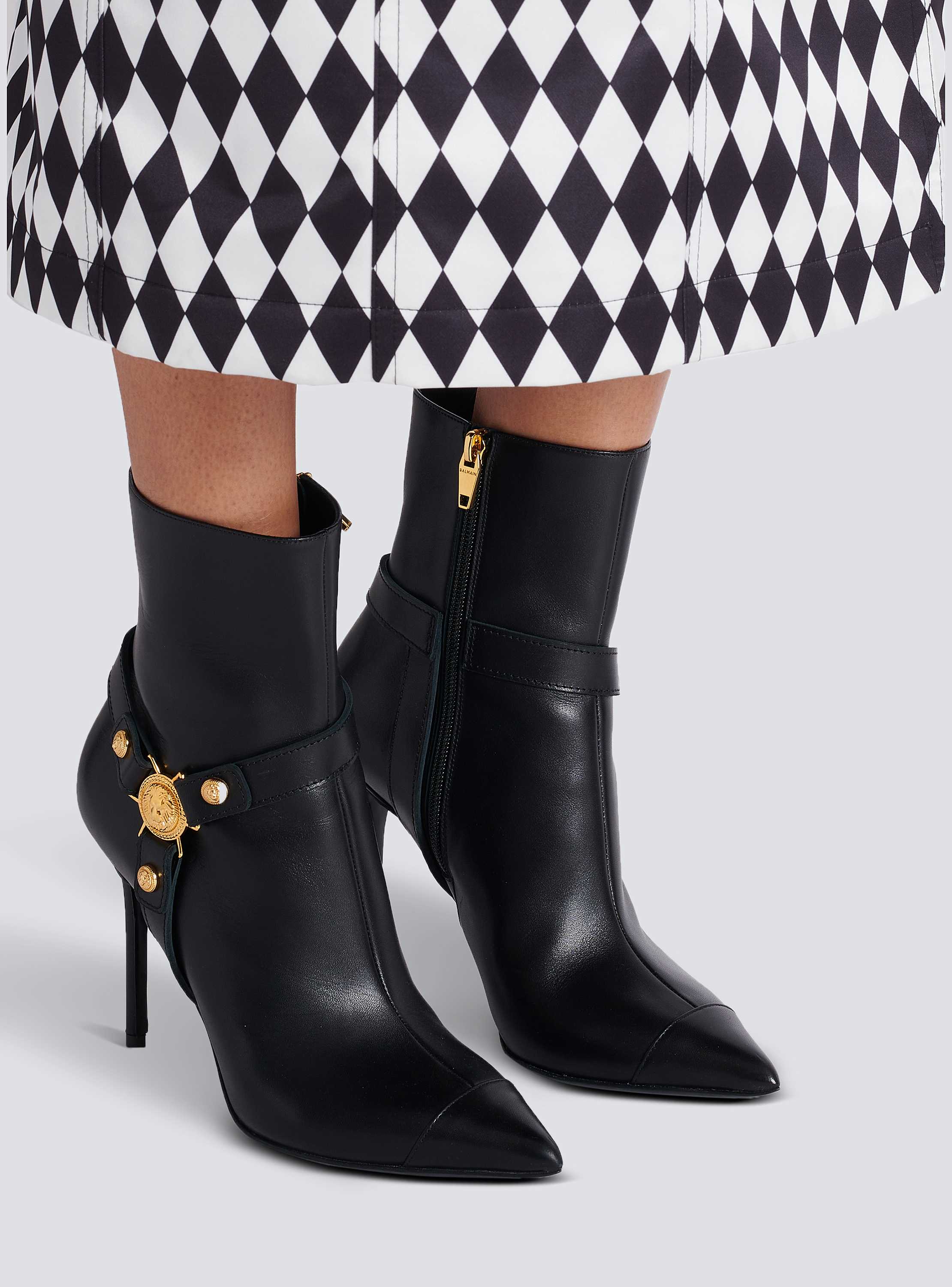 【関税込み】balmain 'Eva' ankle boots Heeled calfskin Eva ankle boots - Women | BALMAIN