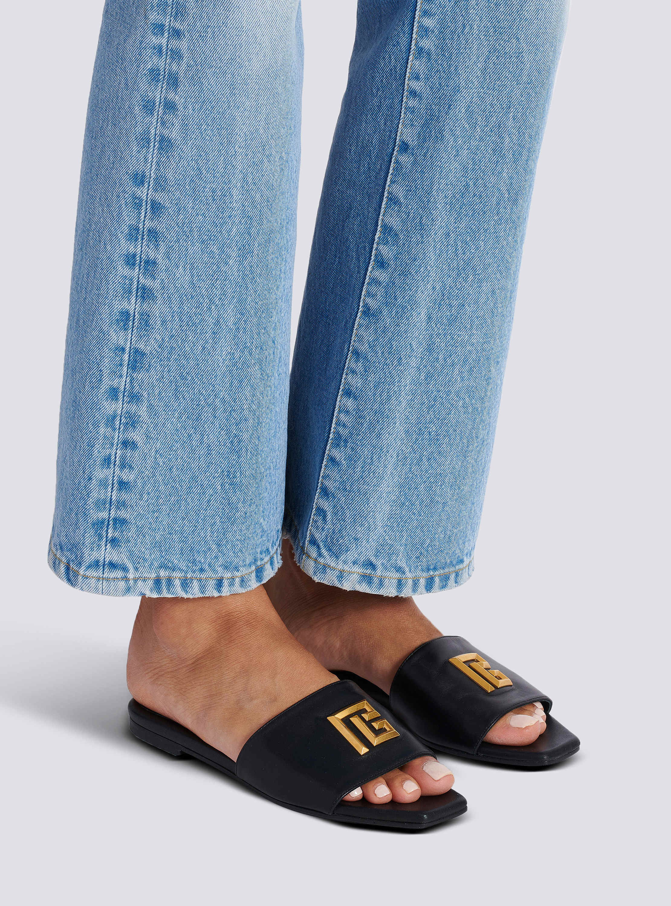 サンダル・ミュール BALMAIN SS25 'Dafne' sandals (DN1UP966LVIT 0PA) Dafne PB mules in calfskin - Women | BALMAIN