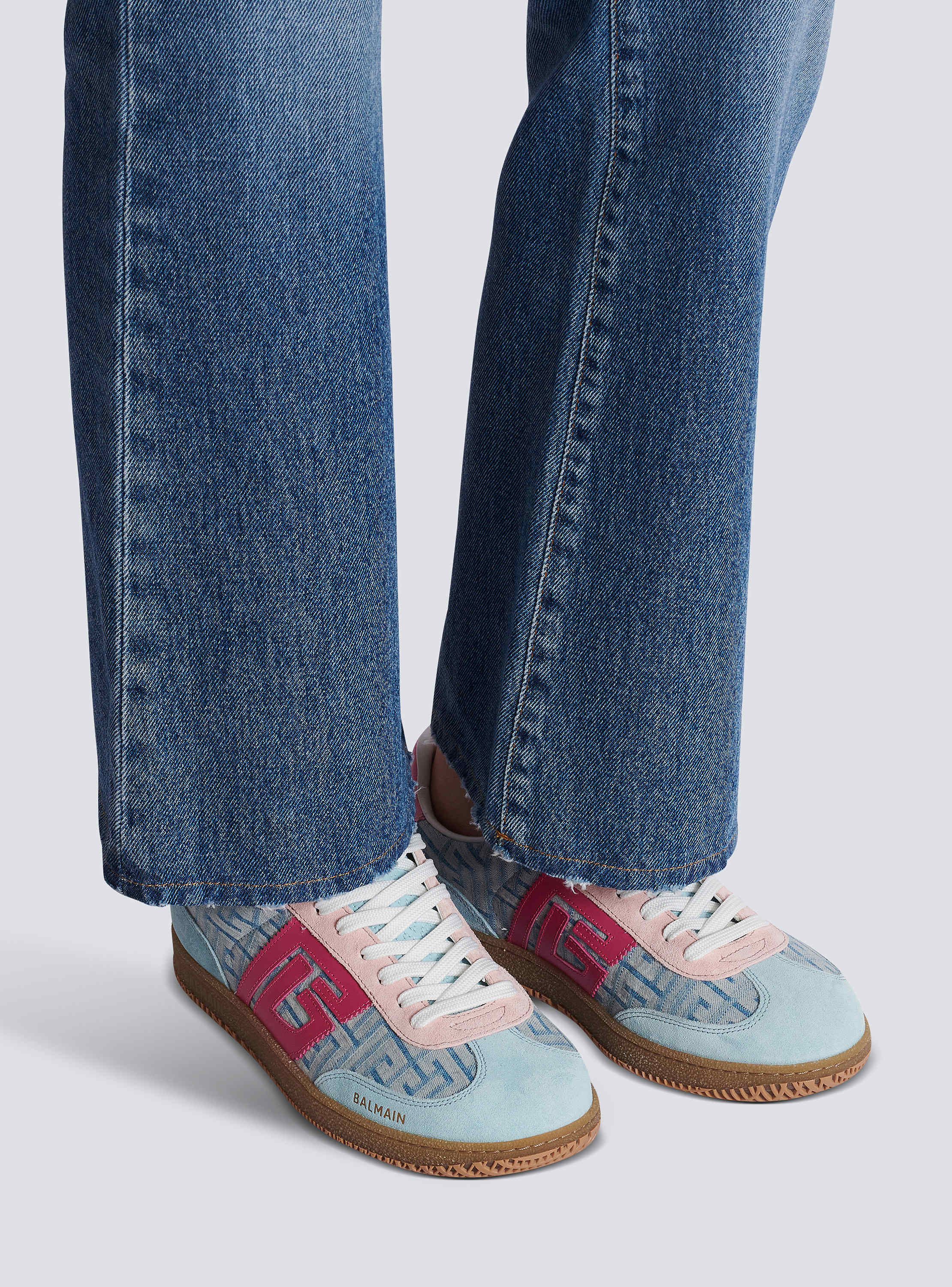 【関税込み】Balmain ブルー Swan デニム スニーカー Denim Balmain Swan trainers - Women | BALMAIN