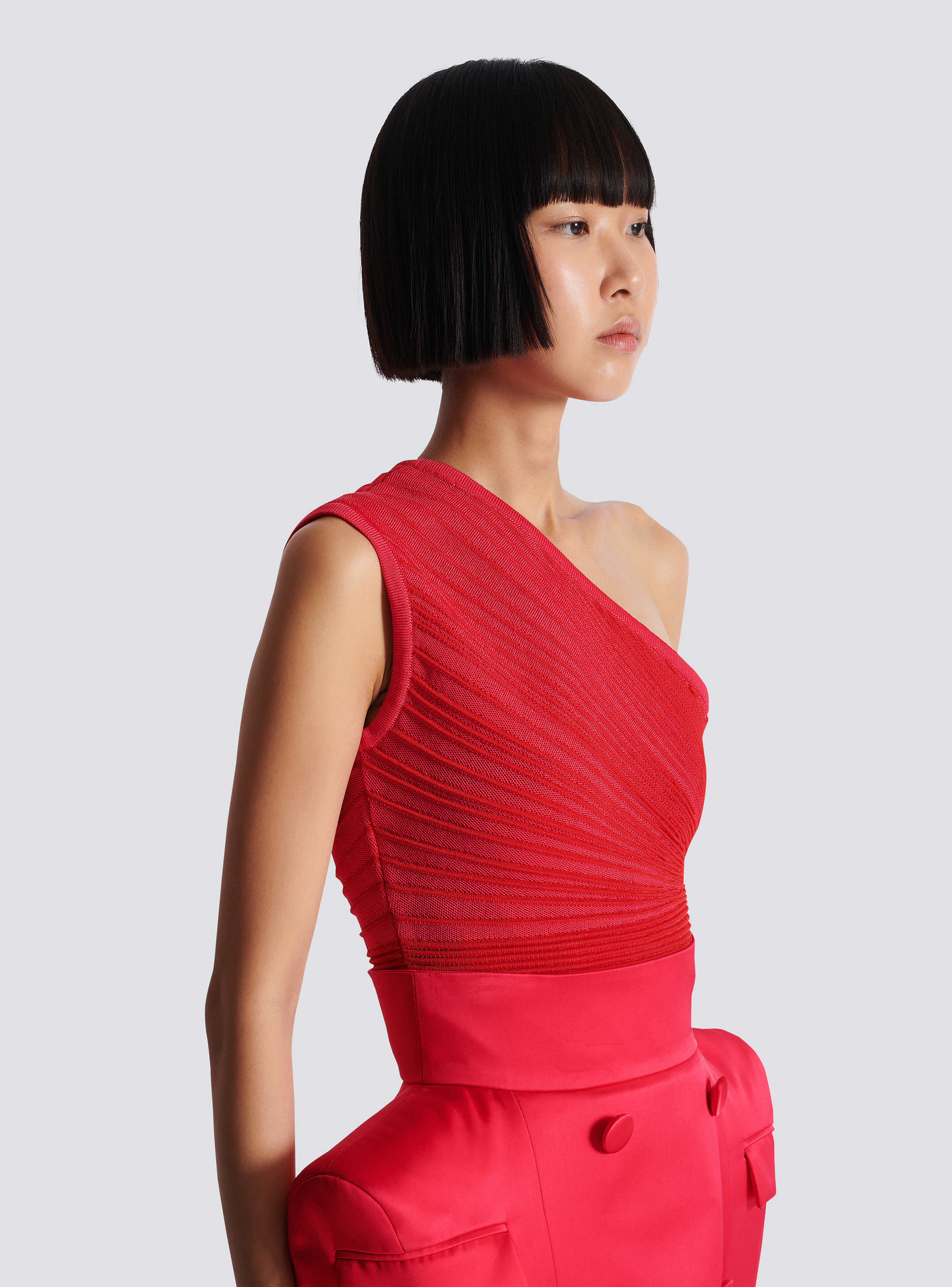 One-shoulder flechage knit cropped top