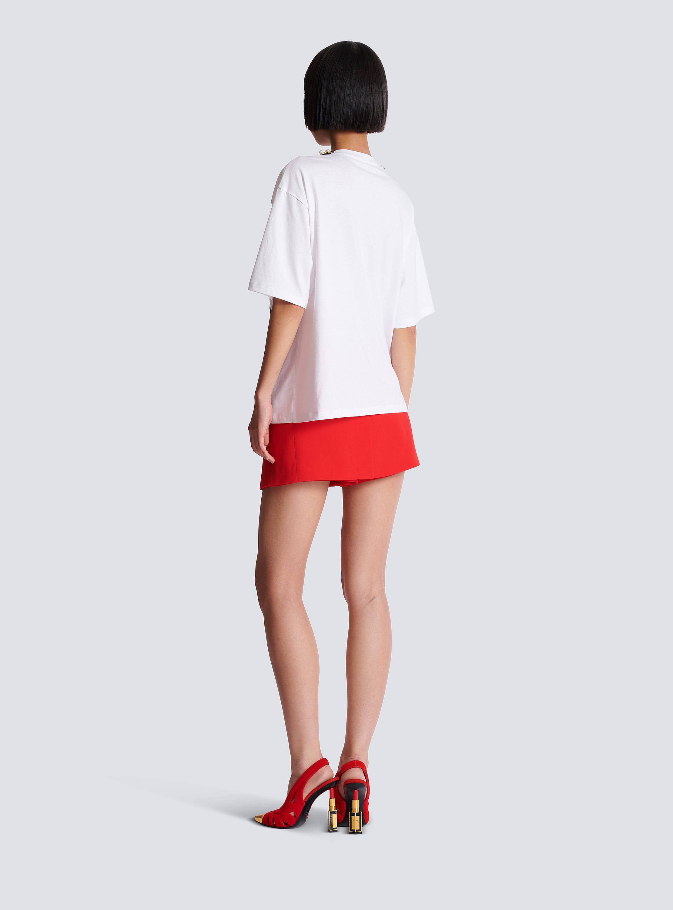 Pearls chains details partial face t-shirt