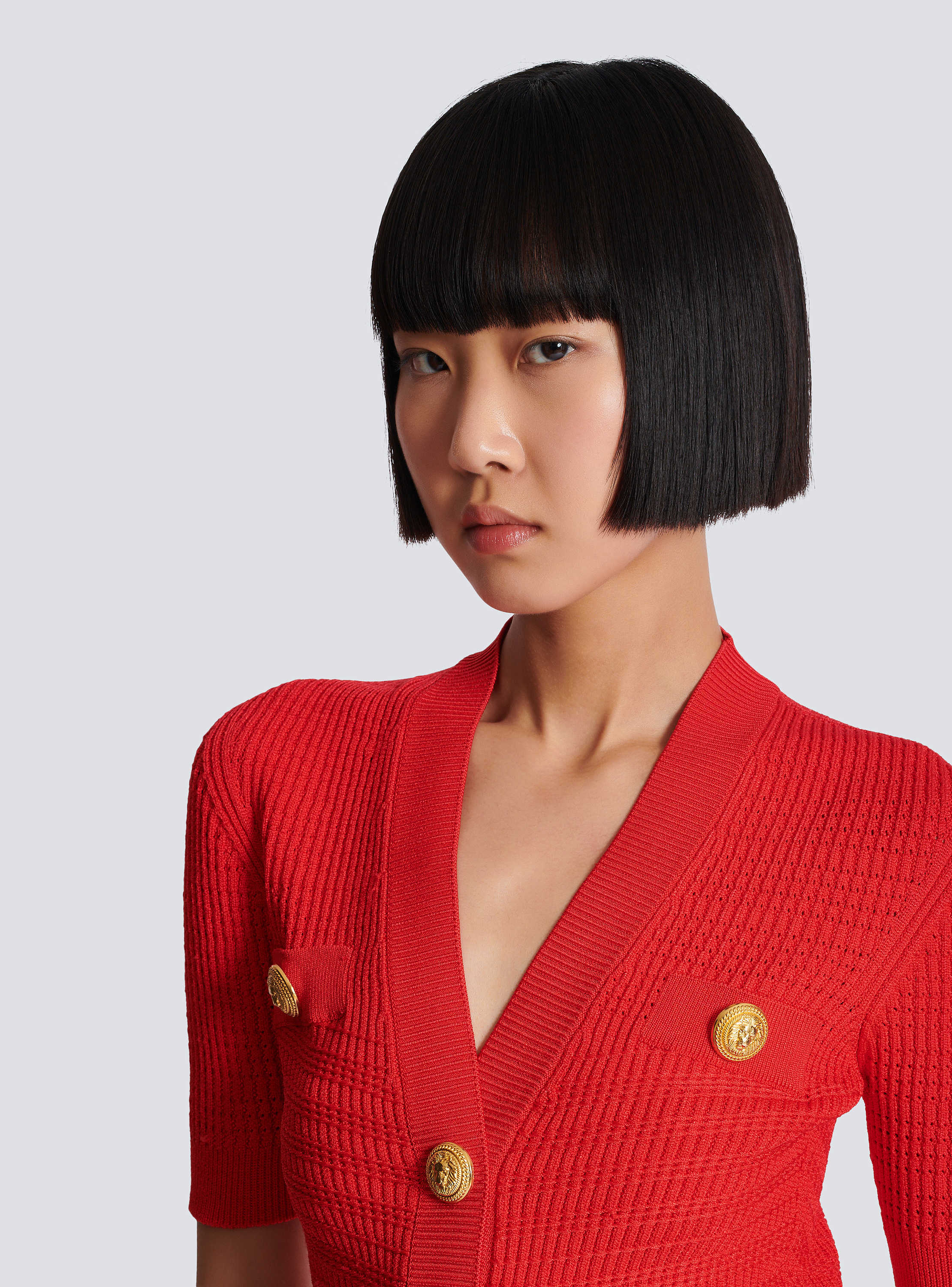 Short-sleeve two pockets buttoned knit crop cardigan