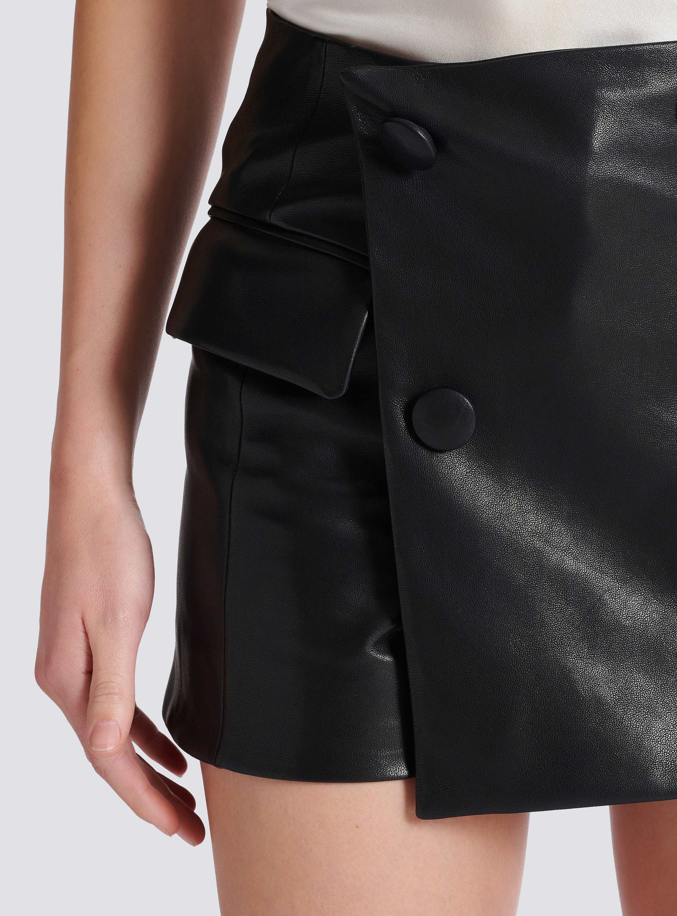 ショートパンツ Balmain Shorts 19072750_43336768_600.jpg