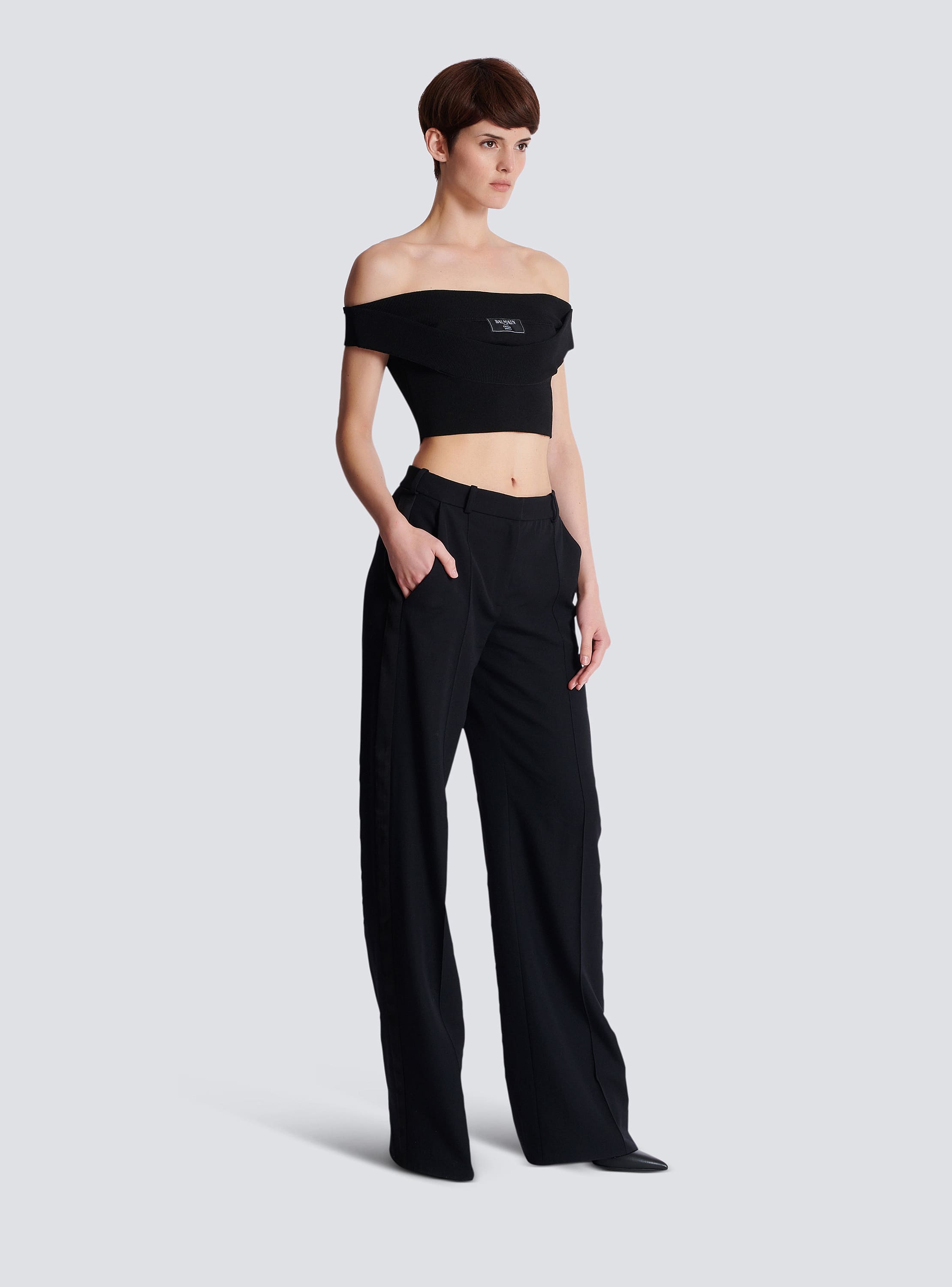 Two-tone knit cropped top with double neckline 
