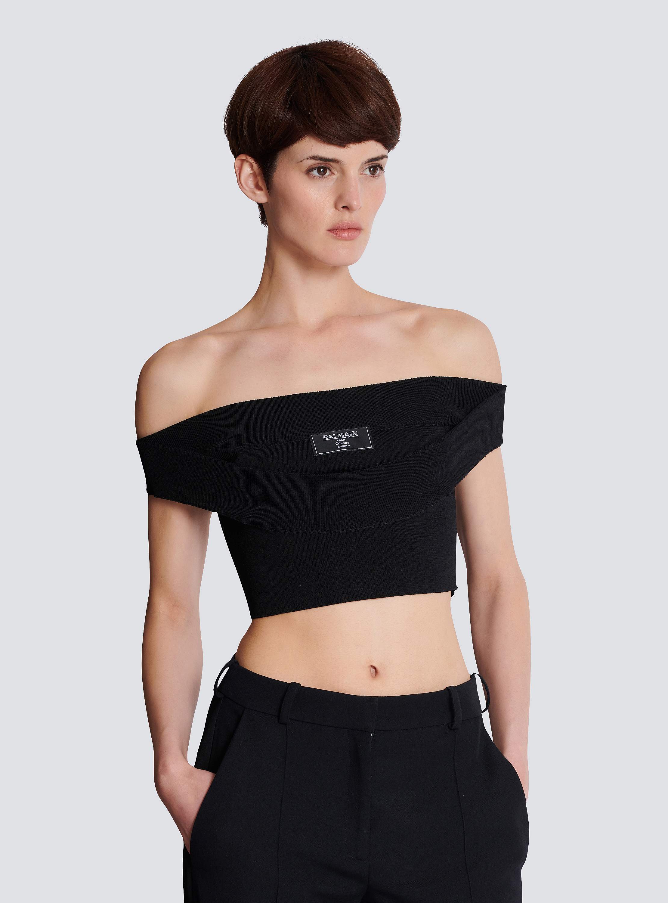 Two-tone knit cropped top with double neckline 
