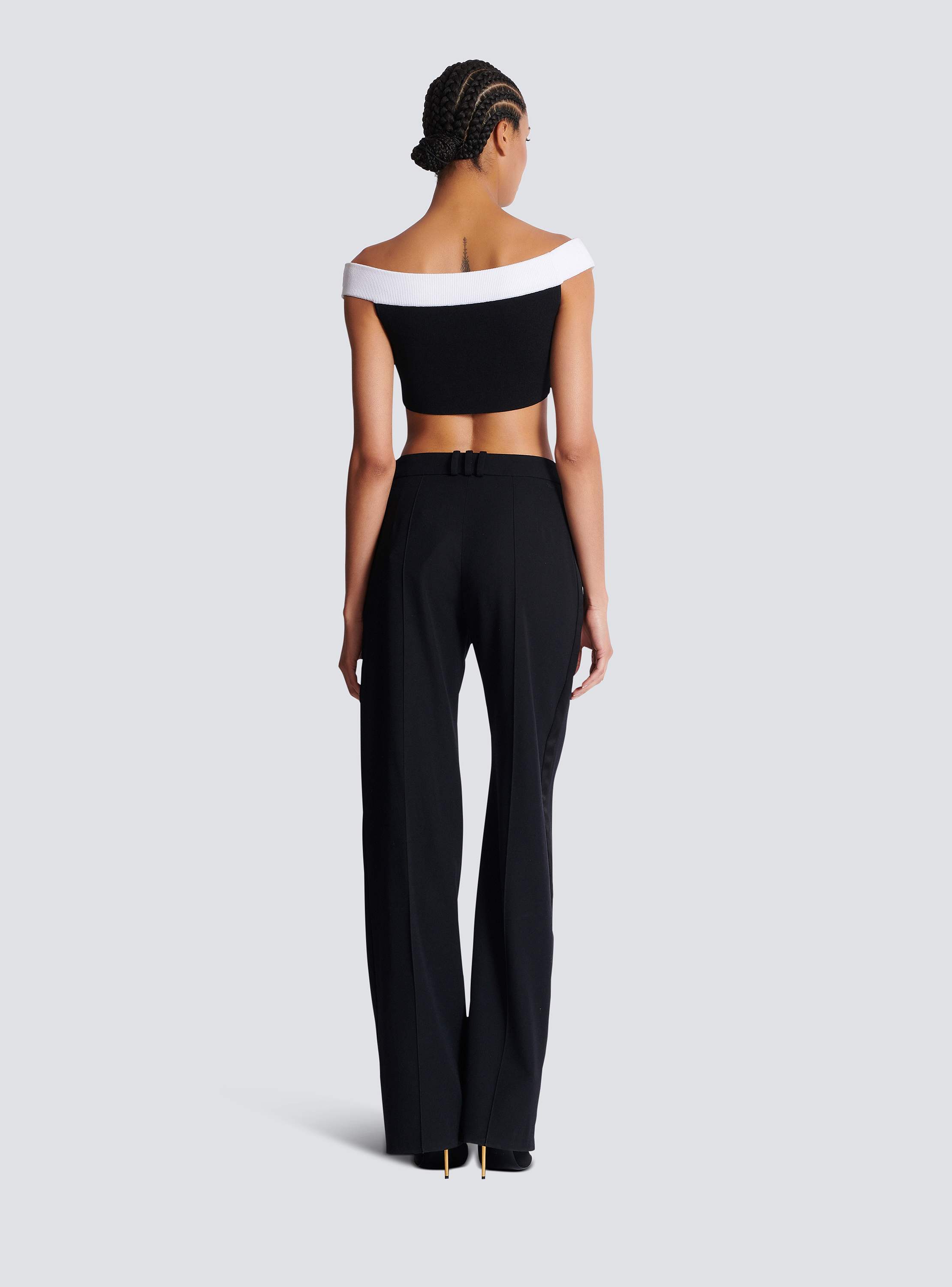 Two-tone knit cropped top with double neckline 