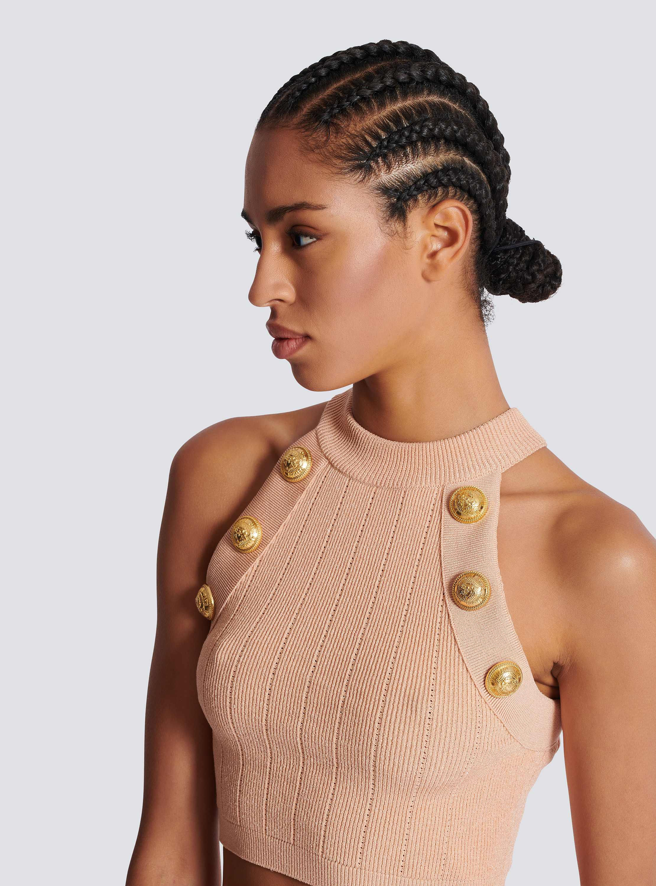 Six-buttons halterneck knit cropped top