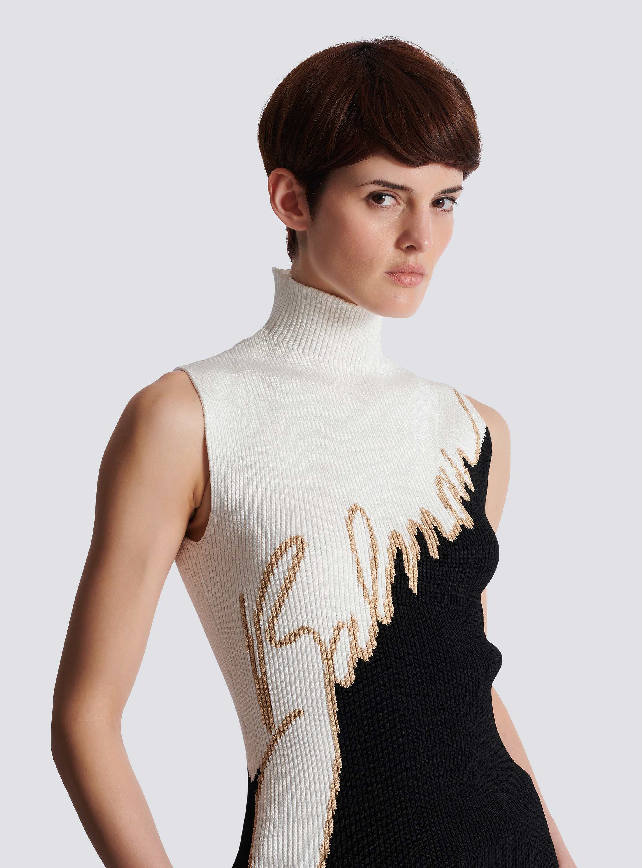 Sleeveless high-neck knit top