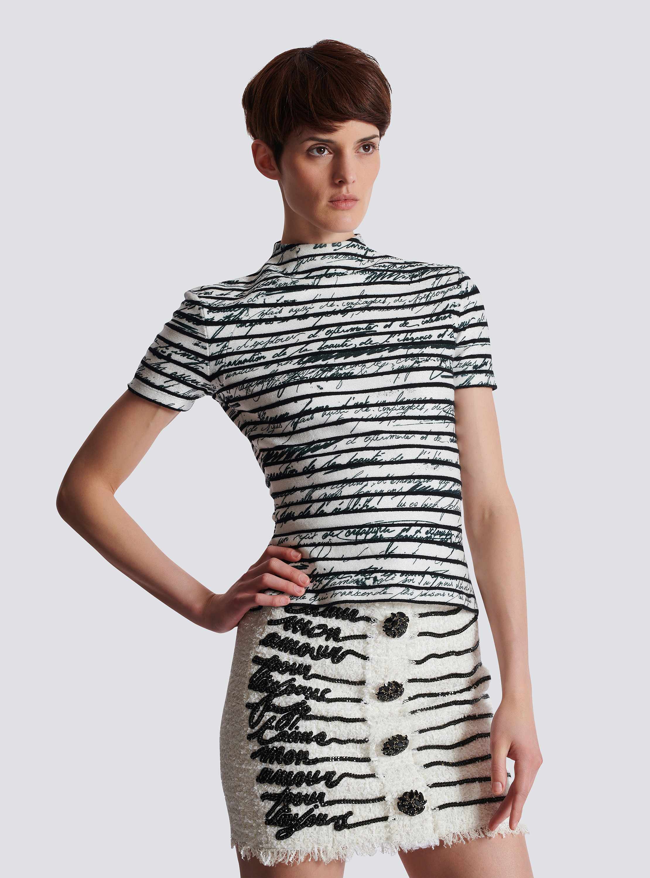 Three-buttons marinière love letter print top