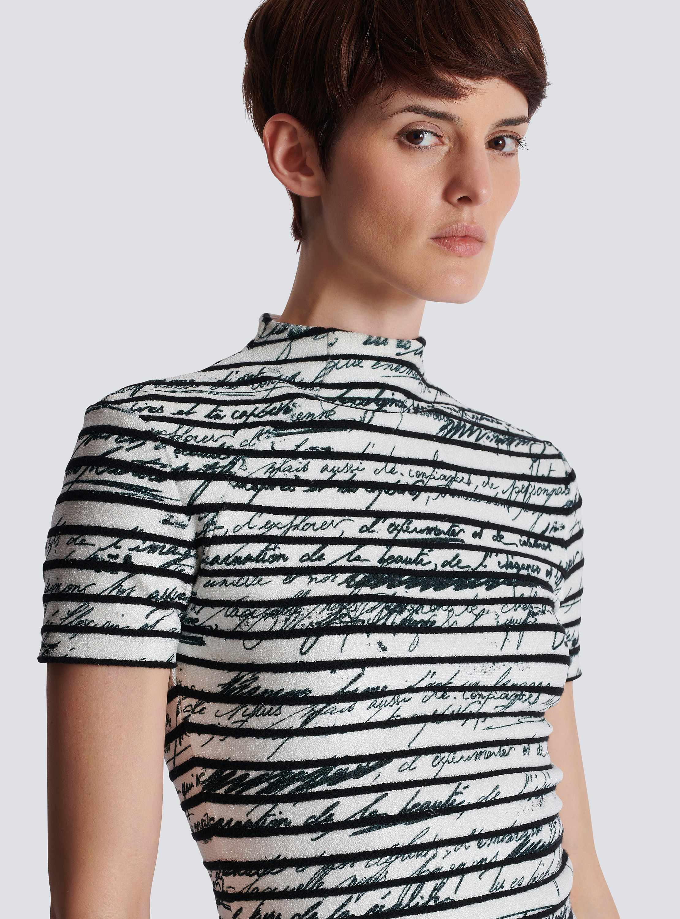 Three-buttons marinière love letter print top