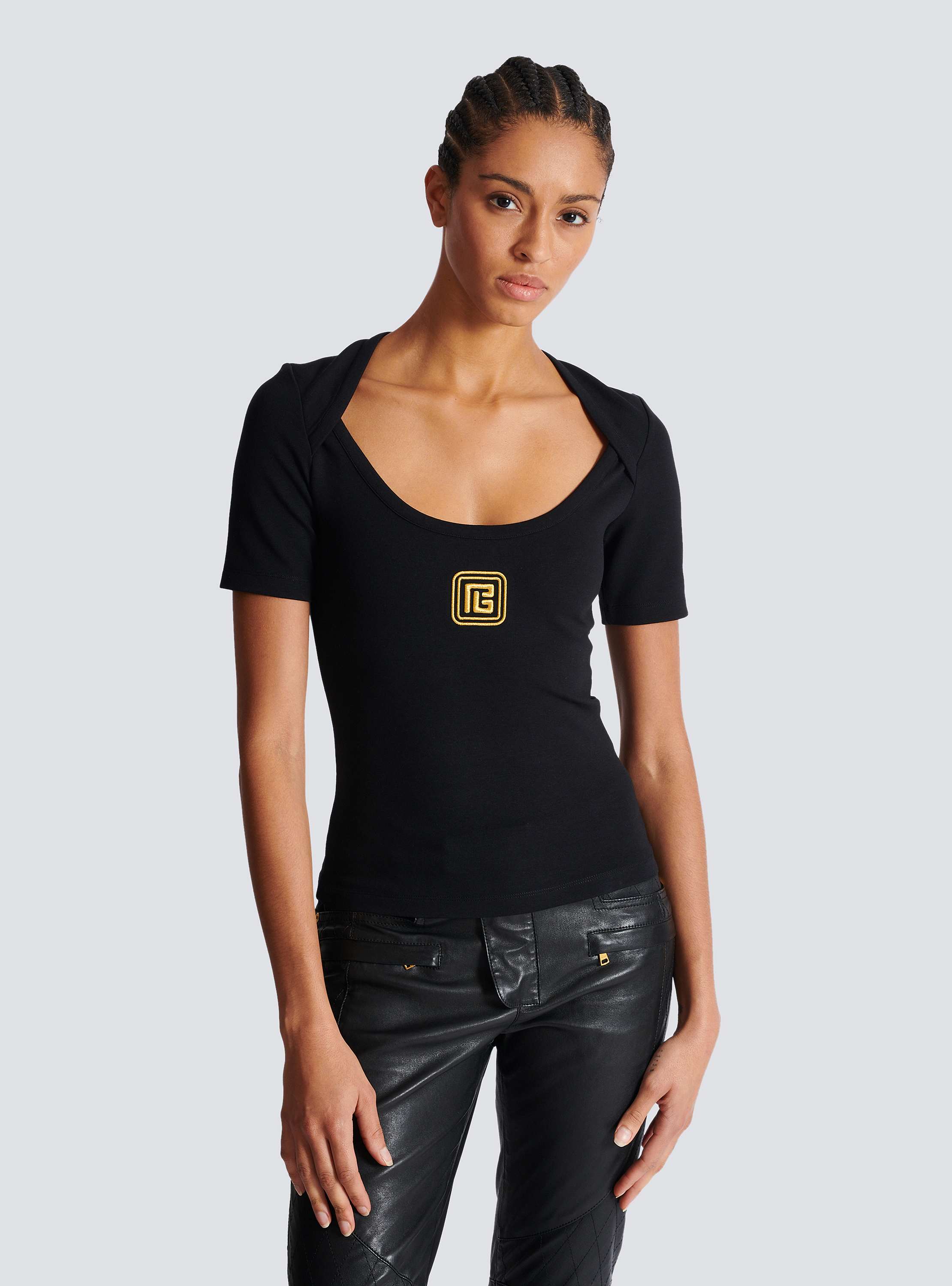 【BALMAIN】関税込☆PB クルーネック Tシャツ ブラック T-shirt with PB logo - Women | BALMAIN