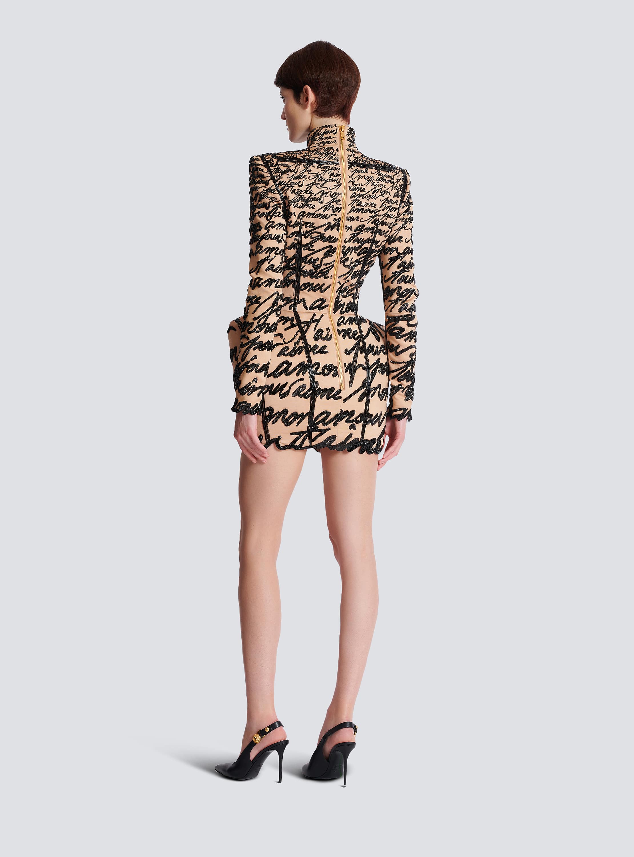 “ラブレター”刺繍 ペプラム ショートドレス