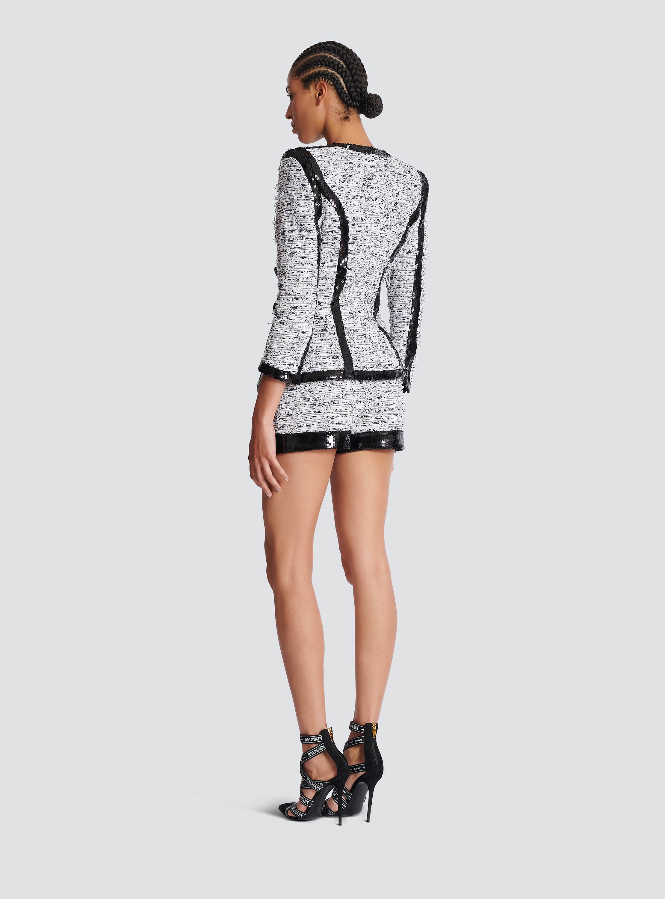 Side to side colarless jacket