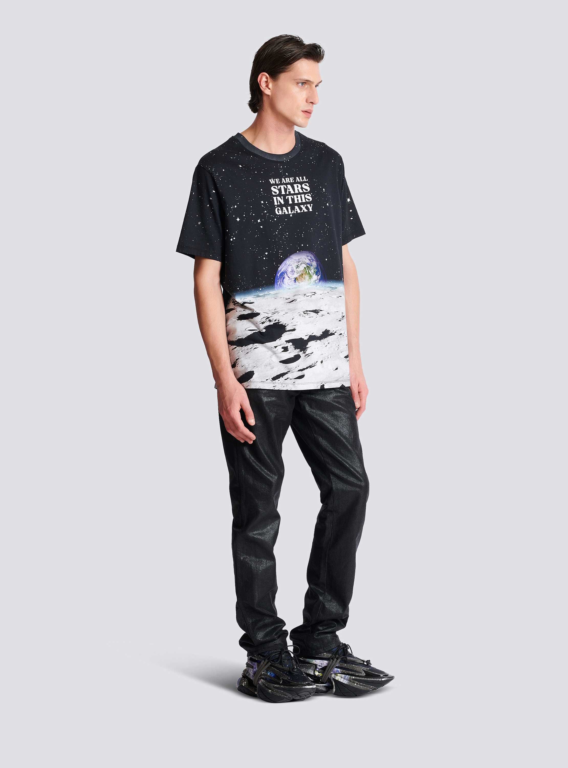 送料関税込【BALMAIN】アース&スターズ プリント Tシャツ Earth & Stars print T-shirt - Men | BALMAIN