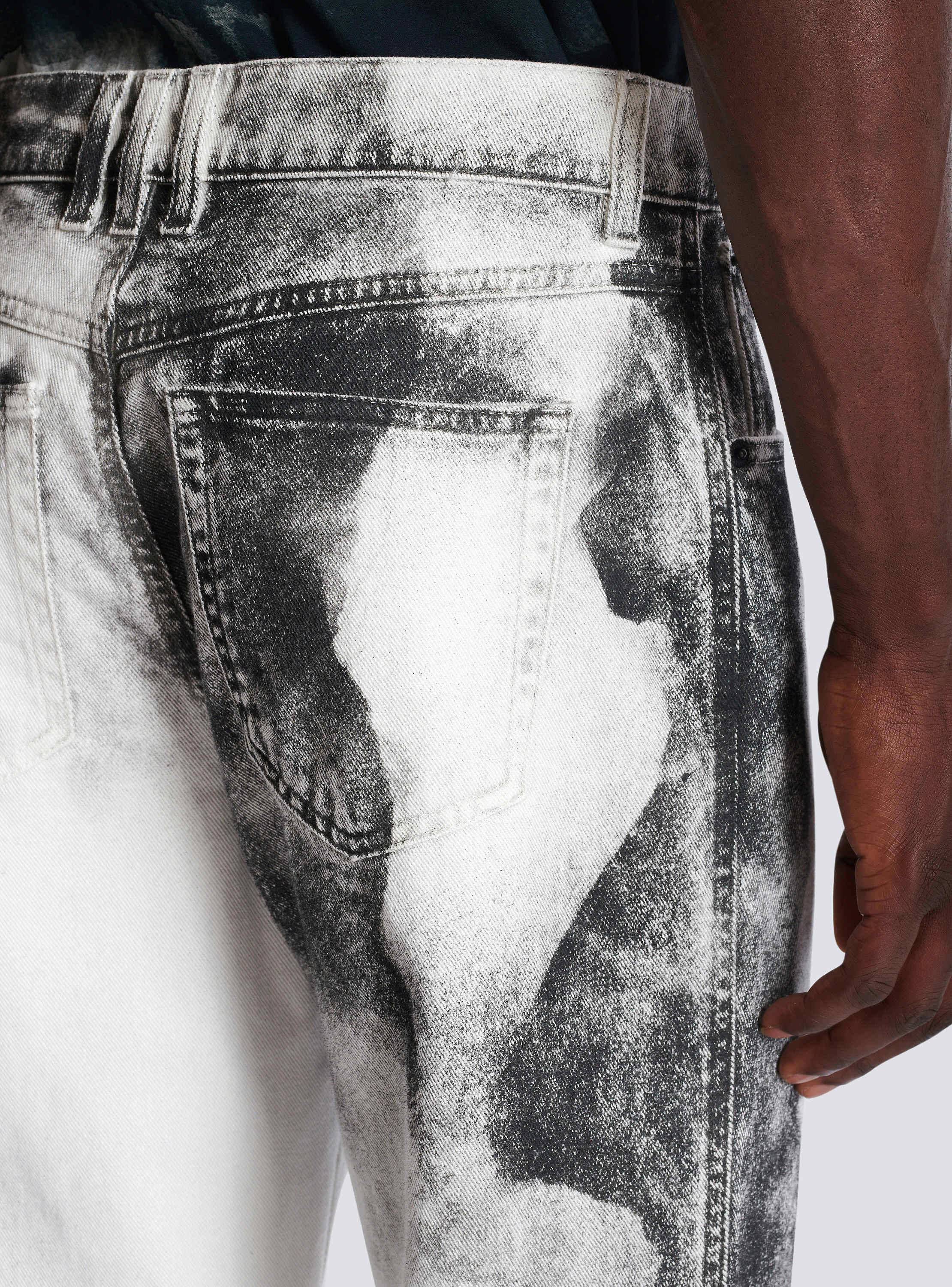 ムーンプリント デニム レギュラージーンズ