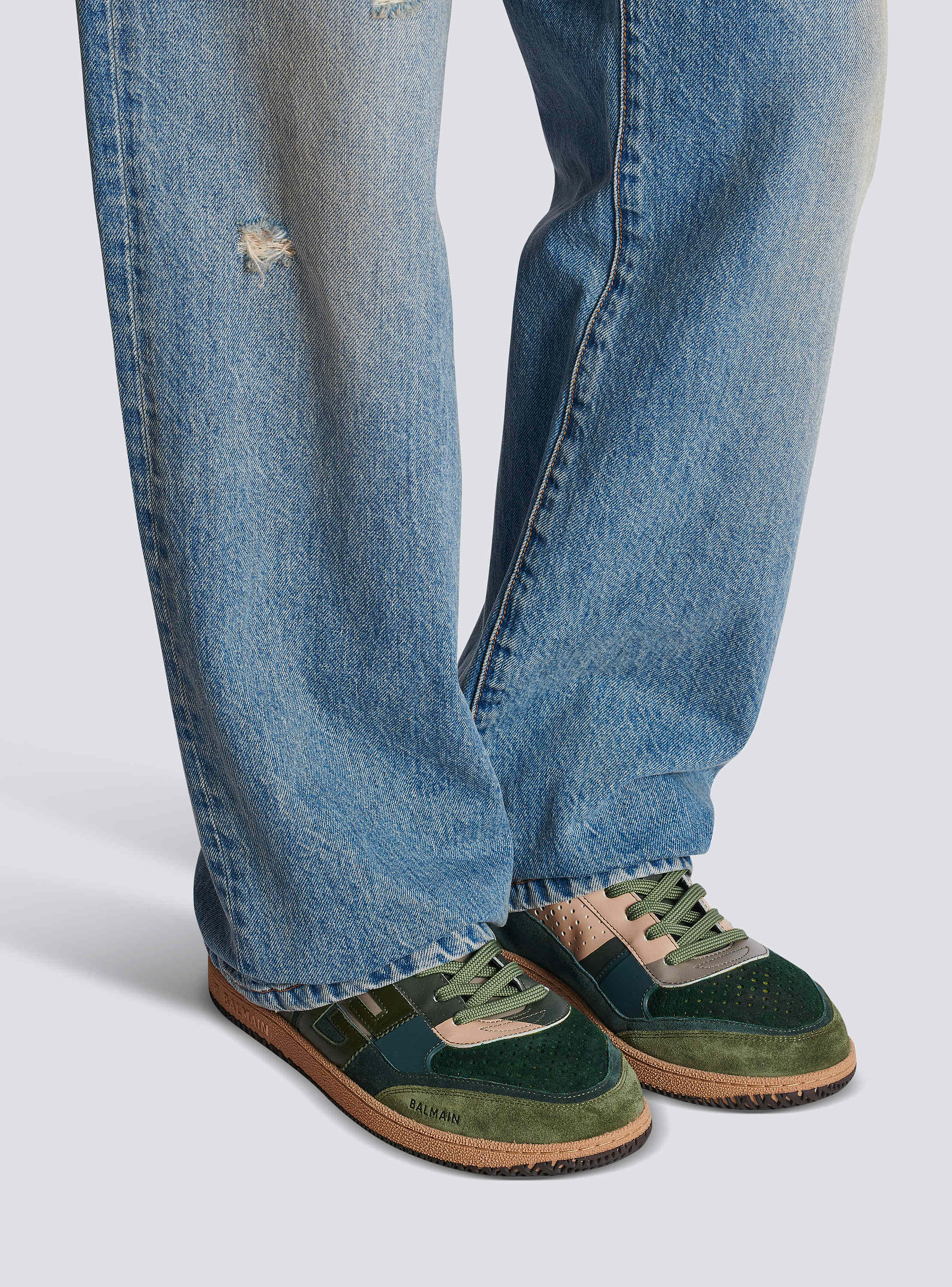送料関税込【BALMAIN】Swan ハイトップ スニーカー Balmain Swan Mid-Top trainers in calfskin and suede - Men