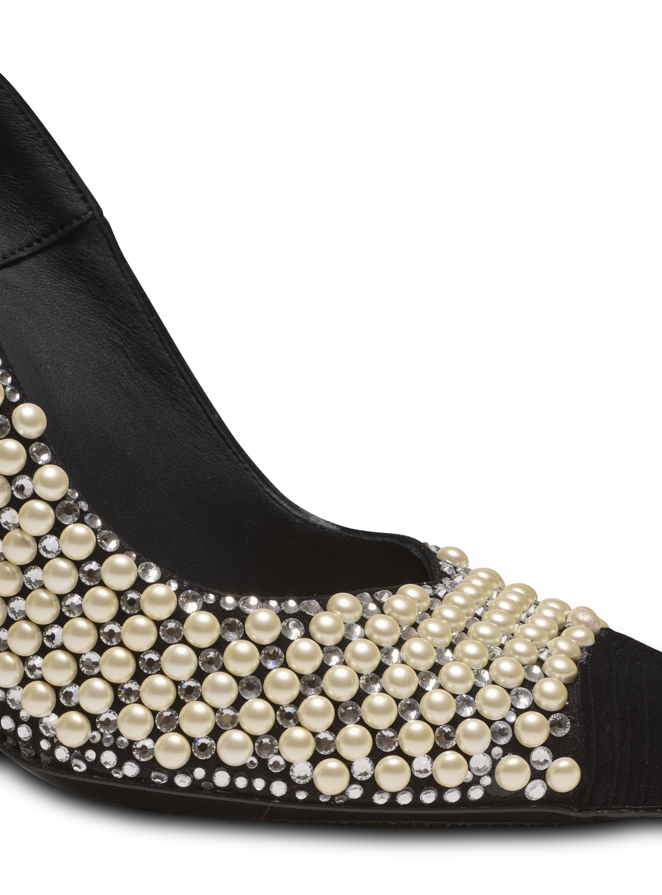 Pump lipstick-pearls on suede leather & brass