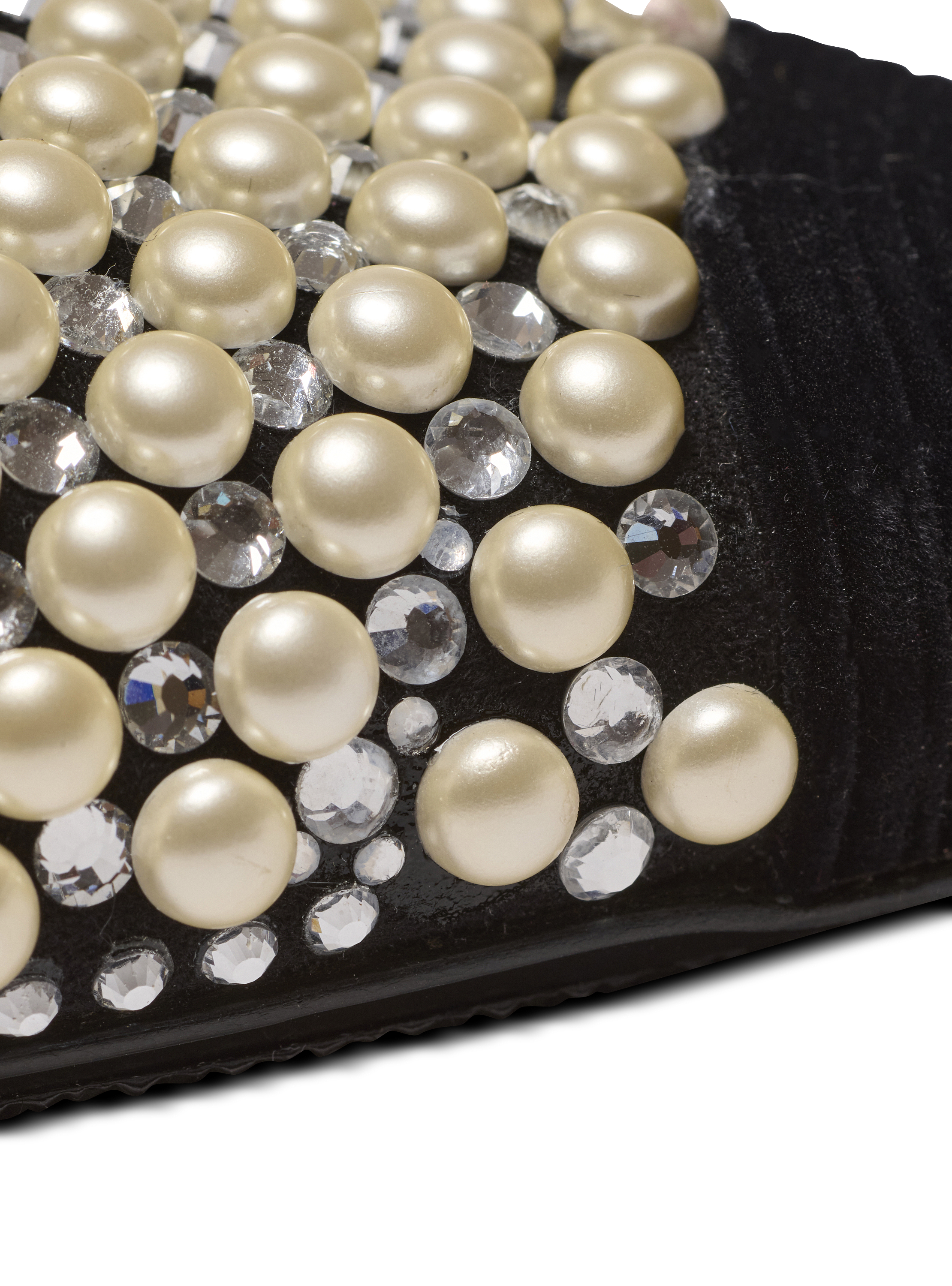 Pump lipstick-pearls on suede leather & brass