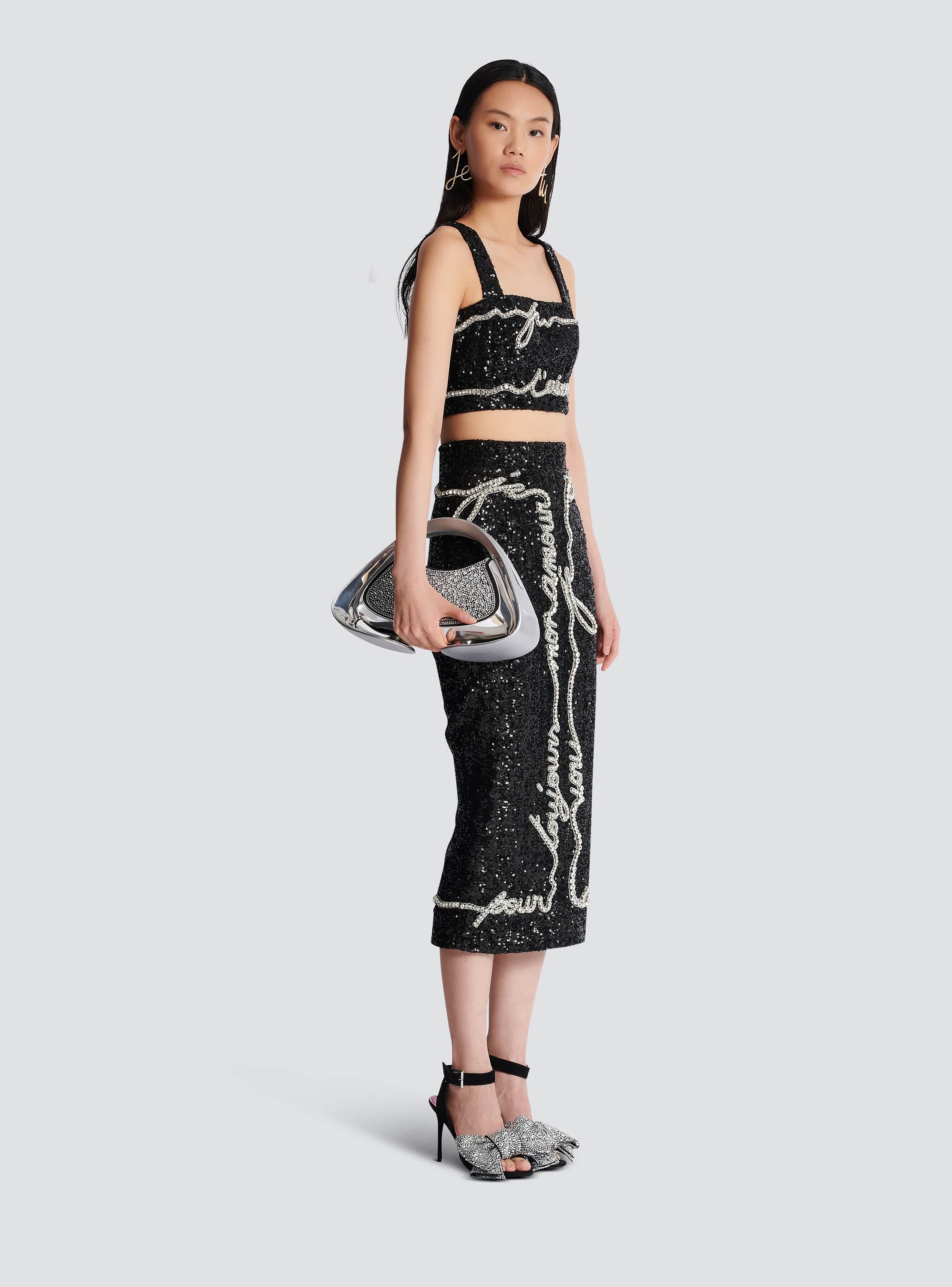 pierre balmain メタリックシルバー　パーティーバッグ 1945 Soft Hobo bag in embossed crinkled calfskin with a PB