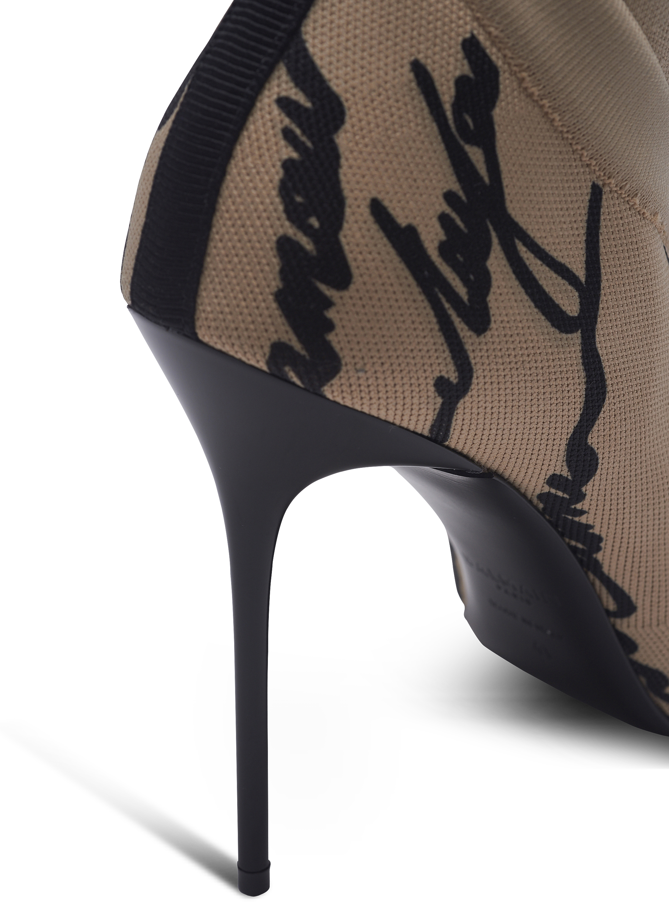 “ラブレター” クルーネック ニットアンクルブーツ